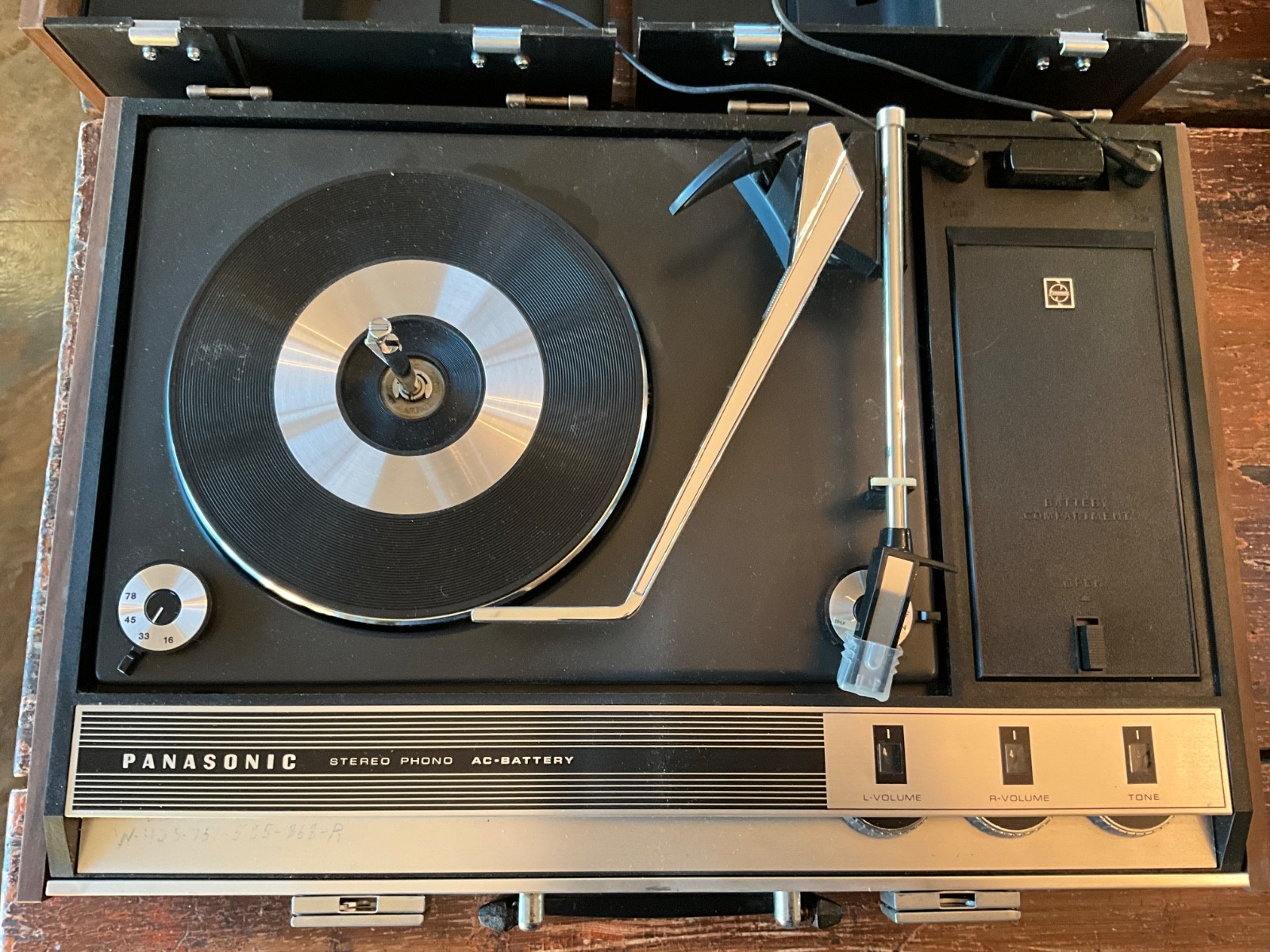 Vintage Panasonic SG-635 Portable Stereo Record Player Phonograph AC/Battery 4-S