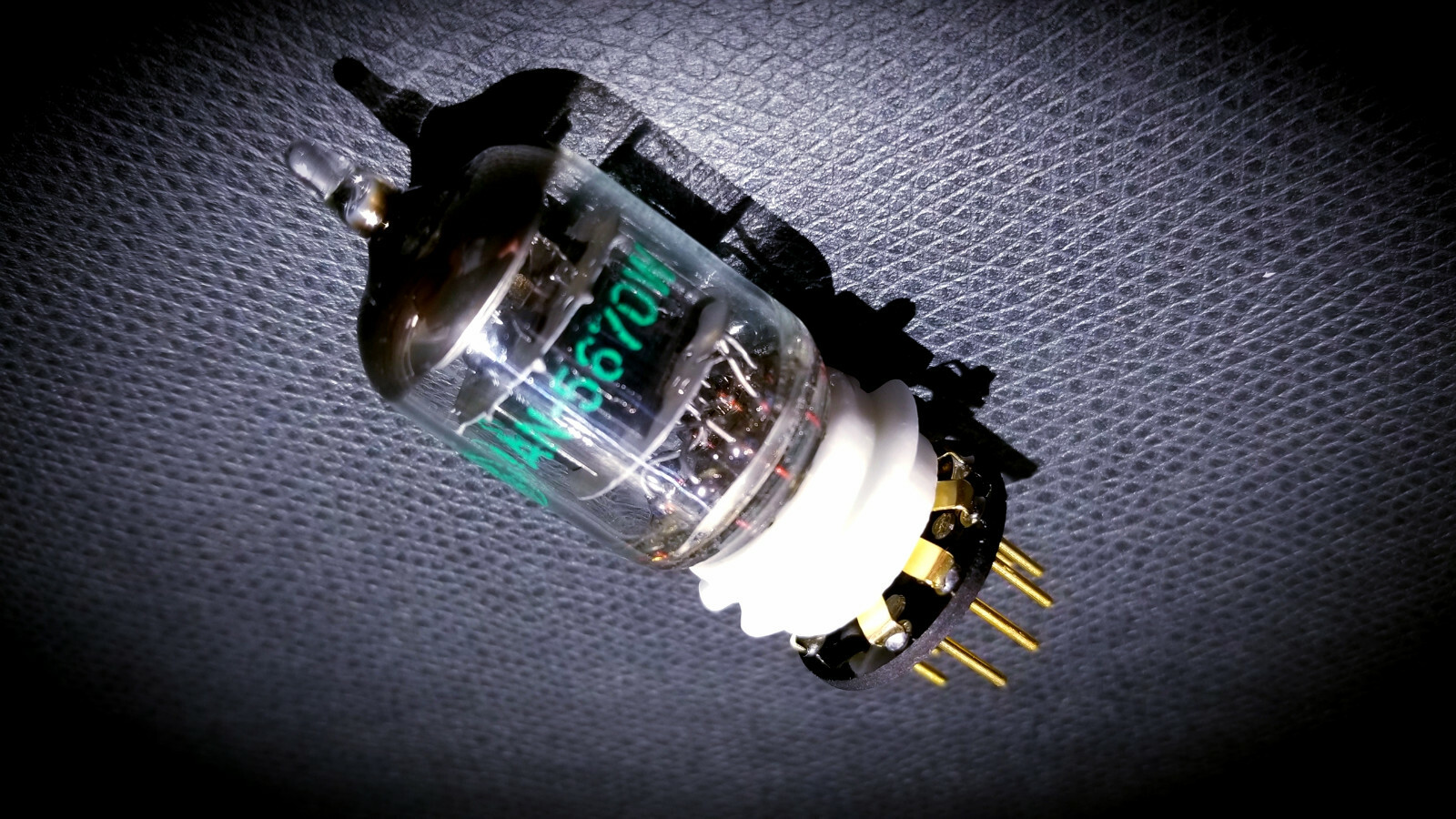 GARAGE1217 5670 / 2C51 / 396A / 6N3P TO 6922 / 6DJ8 / ECC88 TUBE SOCKET ADAPTER