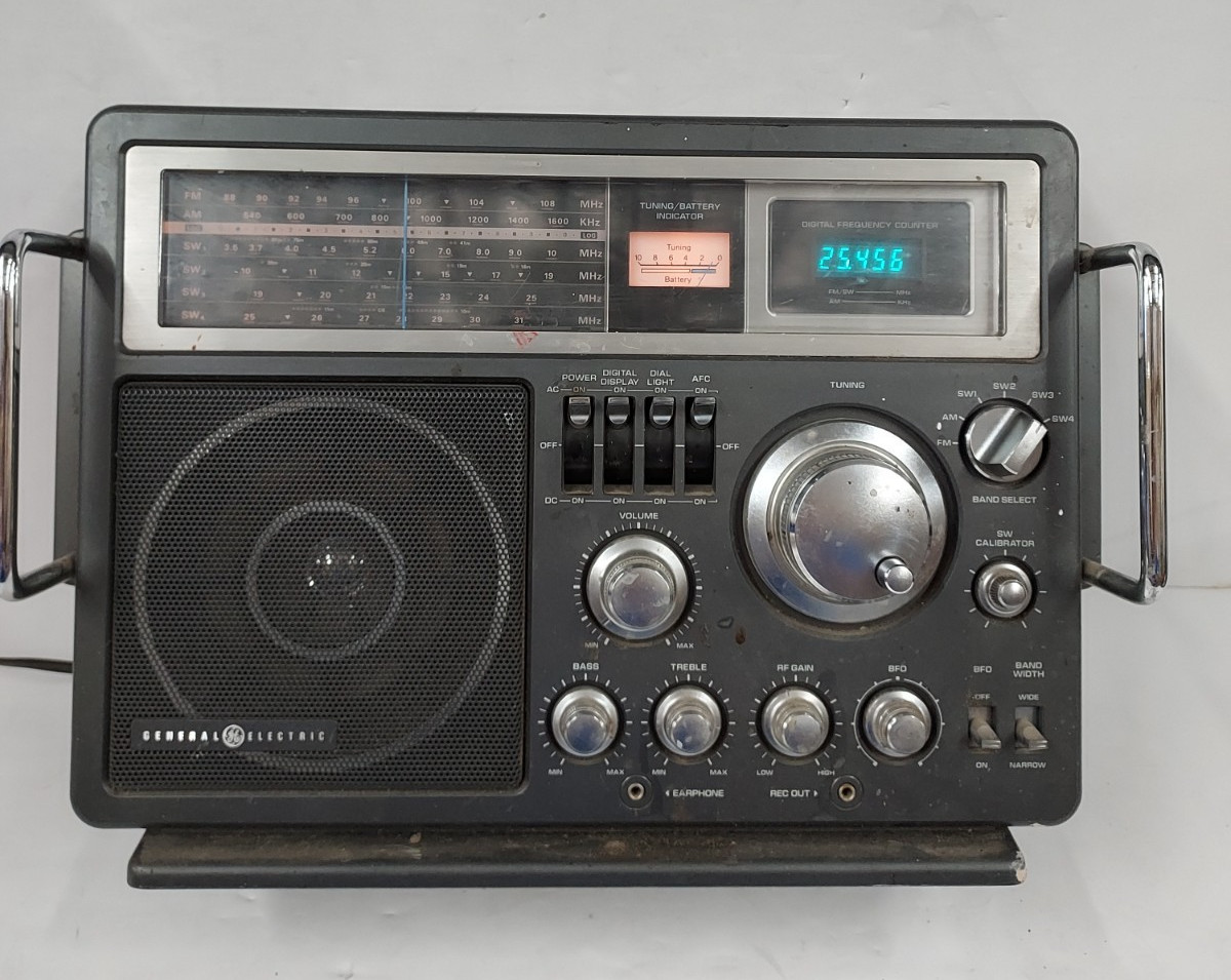 Vintage GE 7-2990A World Monitor AM/FM/Shortwave Multi-Band Radio *READ*