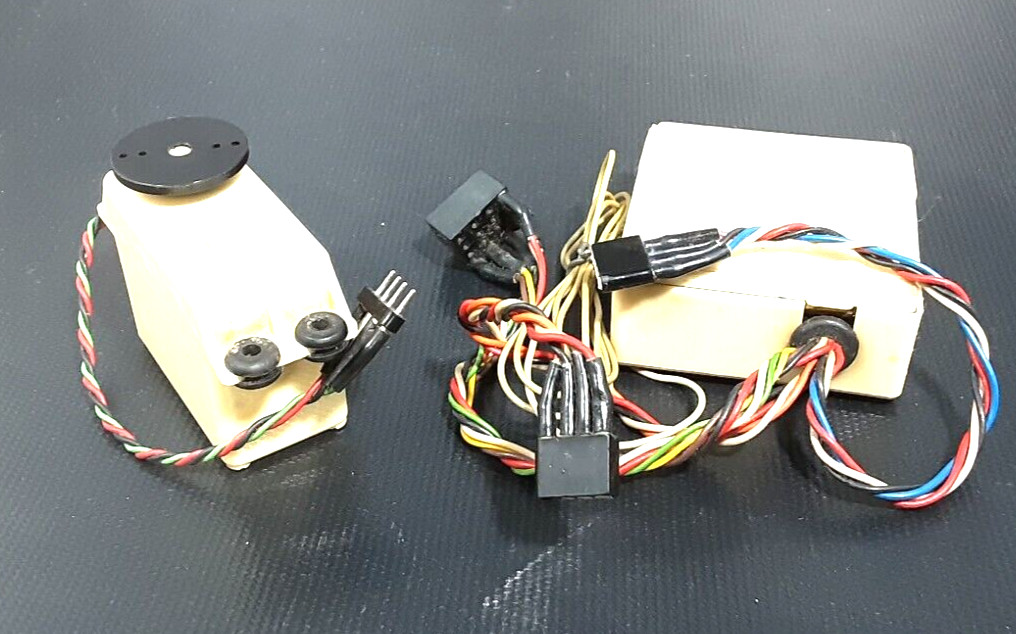 Vintage Heathkit 5 Channel Receiver and one Servo. For Parts Only
