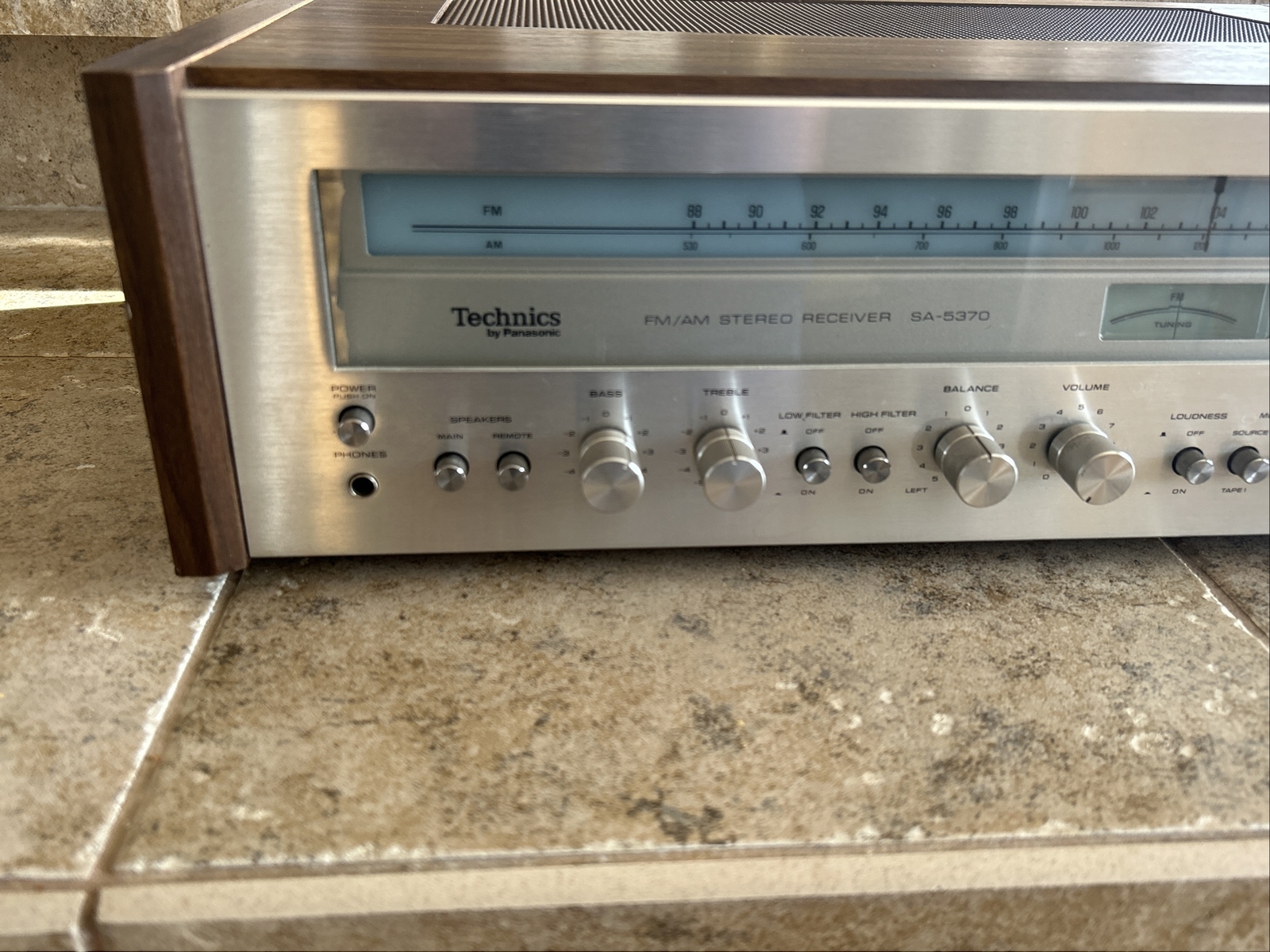 VTG Technics SA-5370 Am/Fm Stereo Receiver POWERS UP PARTS OR REPAIR READ