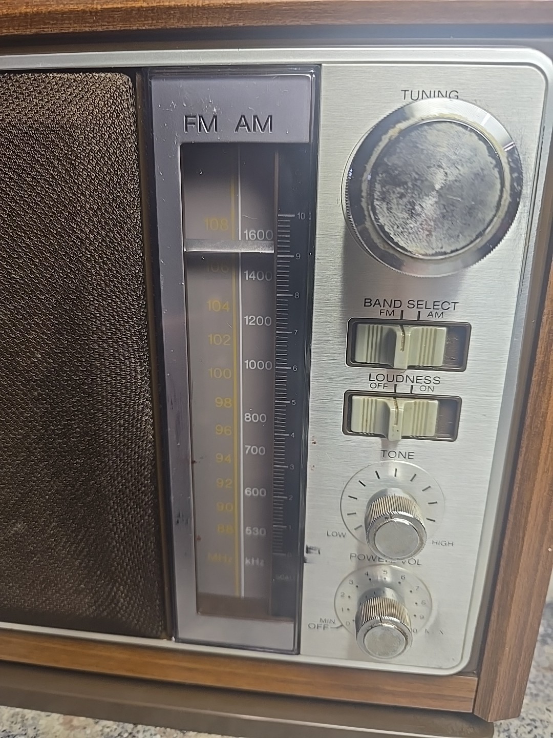 VINTAGE SONY FM/AM RADIO MODEL ICF-9740W TABLETOP WOOD GRAIN 13″ X 9″ TESTED