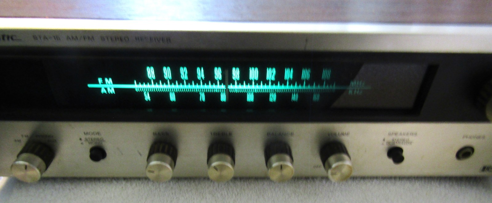 Realistic STA-15 AM/FM Stereo Receiver Woodgrain Cabinet with Manual.