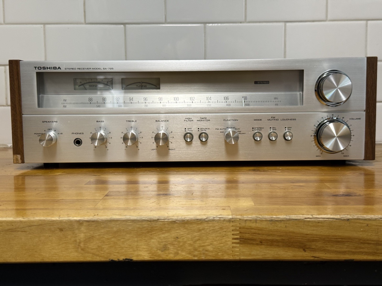 Toshiba Model SA-725 AM/FM Stereo Receiver – Good+ Condition – *Tested*