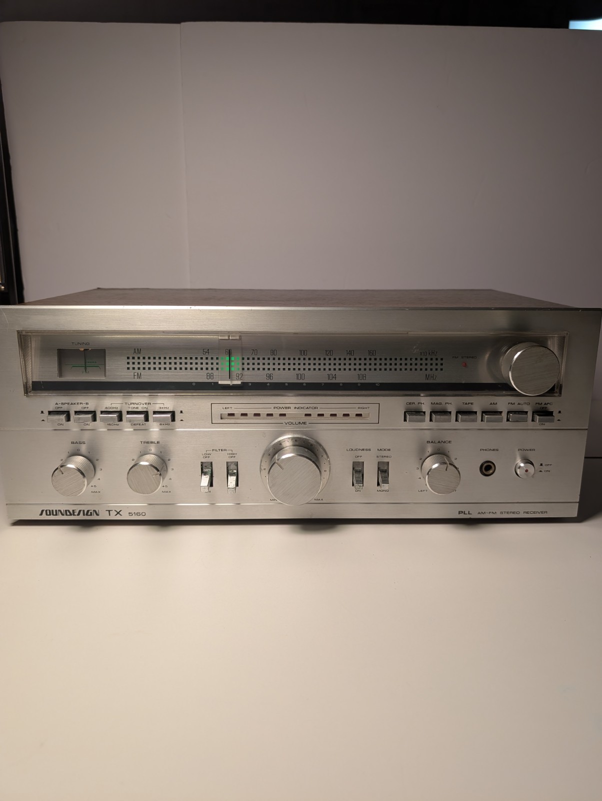 Vintage Soundesign TX 5160 AM/FM Stereo Receiver Wooden Corded 120-W Compact