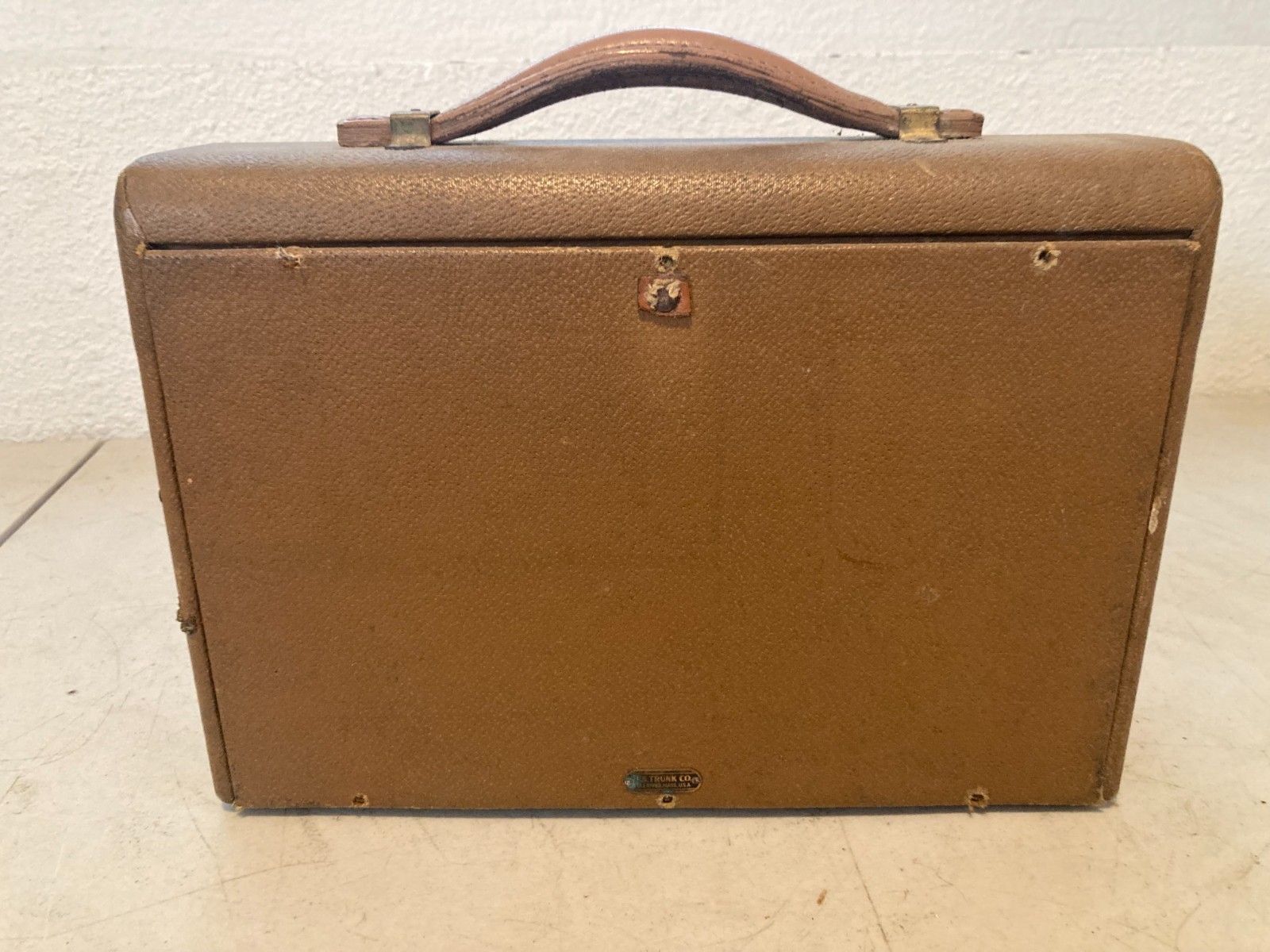 General Electric HB-402 Portable Suitcase Radio (1939)