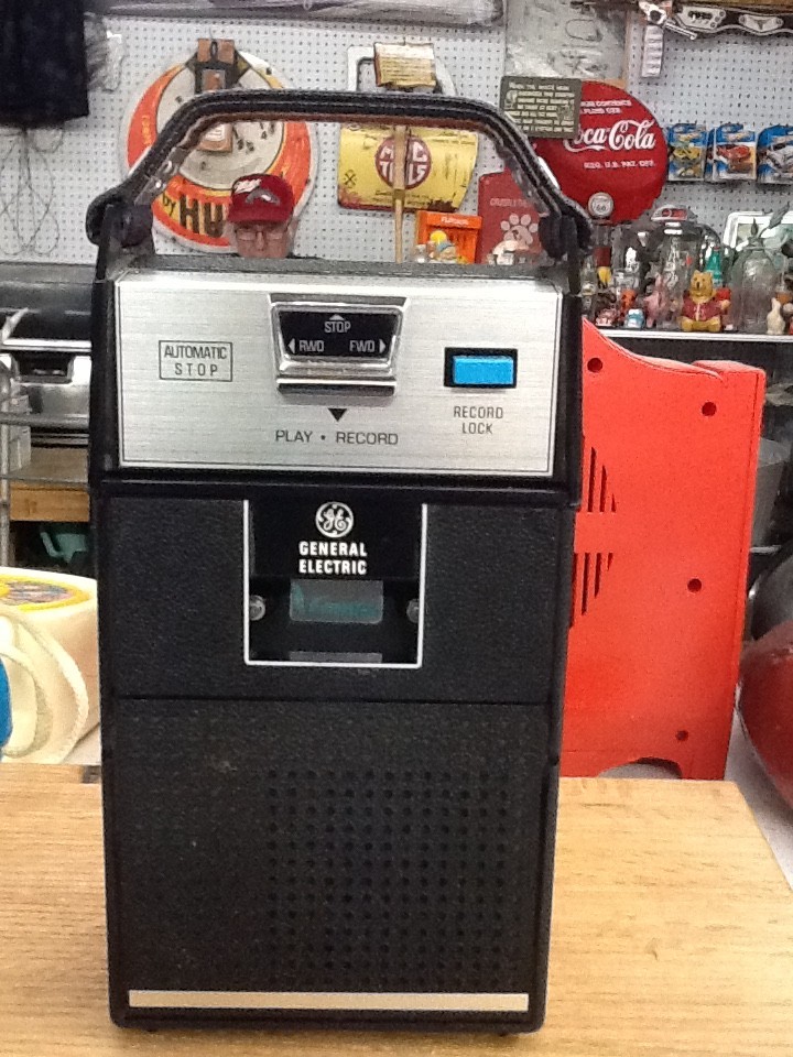VINTAGE GENERAL ELECTRIC PORTABLE CASSETTE TAPE RECORDER MODEL M8430 Mic WORKS!