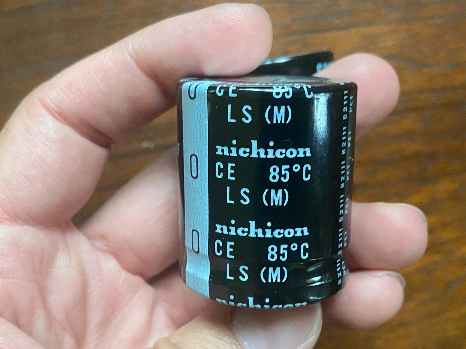 2 Replacement Main Filter Capacitors – Pioneer SX-550 Nichicon 6800 uf 80v 35mm
