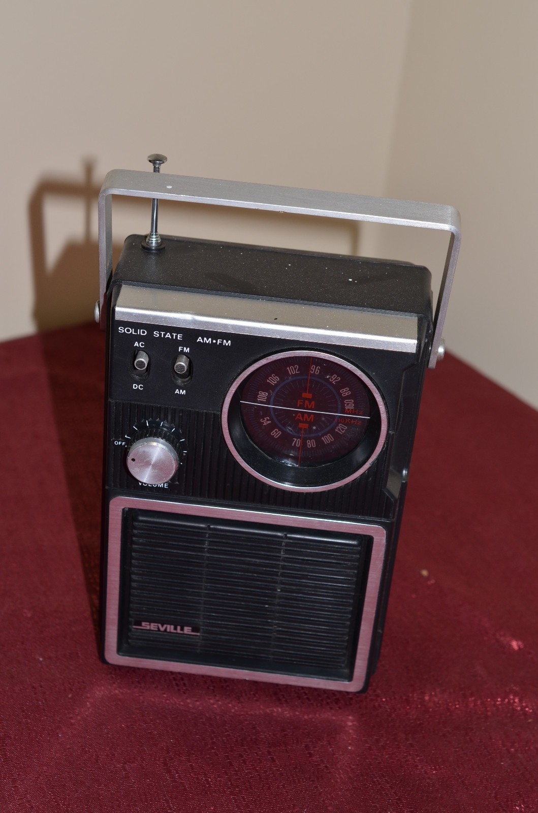 vintage radio Seville solid state FM AM radio 1801AFM