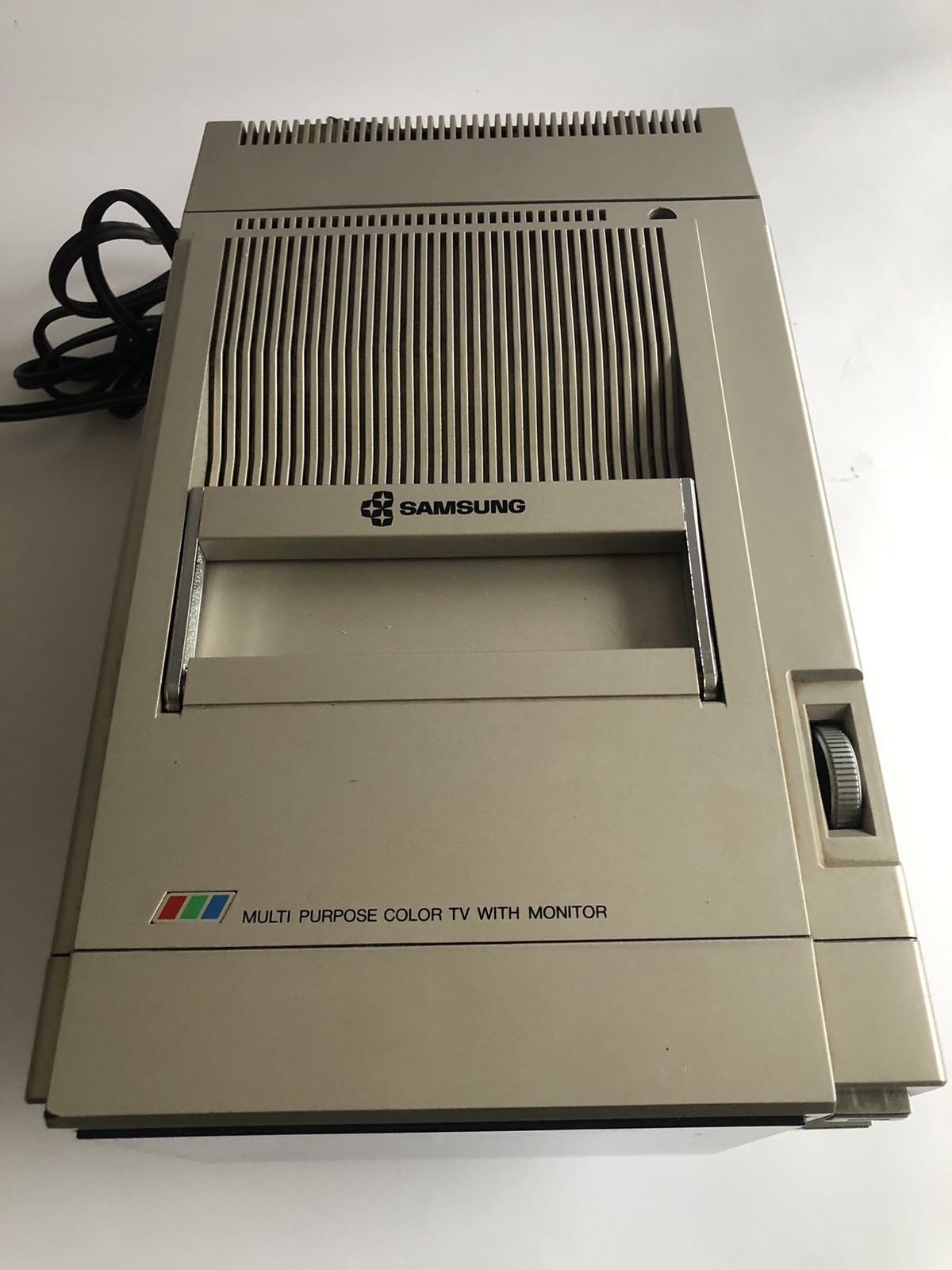 Samsung C5101M TV Vintage Portable TV 1985 Retro Nintendo gaming 5″ Color In Box
