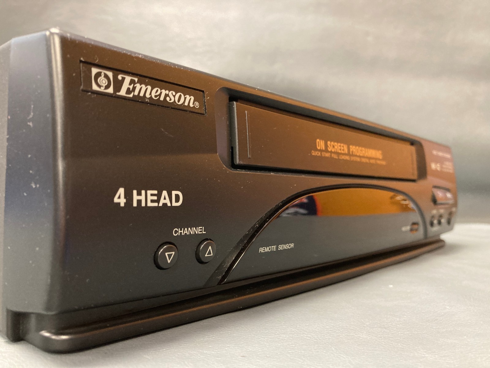 Emerson VCR4010A 4-Head VCR Video Cassette Recorder VHS Player (NO REMOTE)