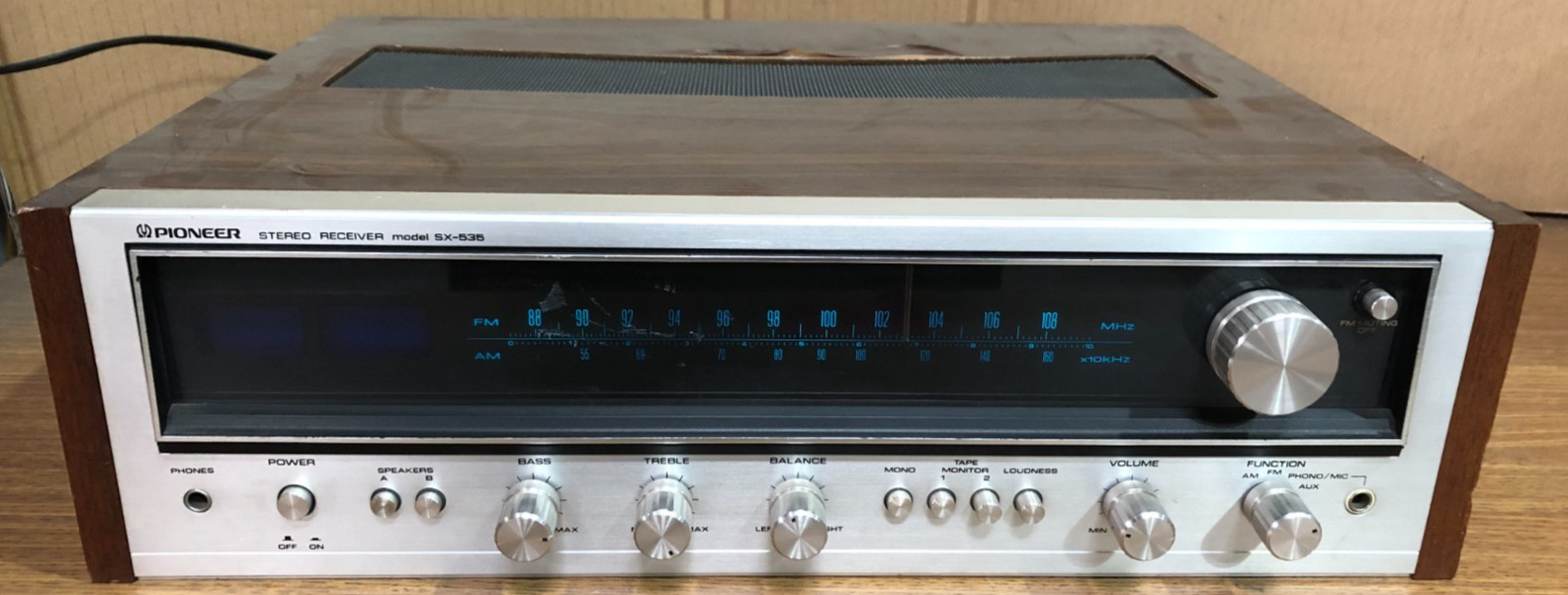 Vintage Pioneer SX-535 Stereo Receiver – Tested for Power