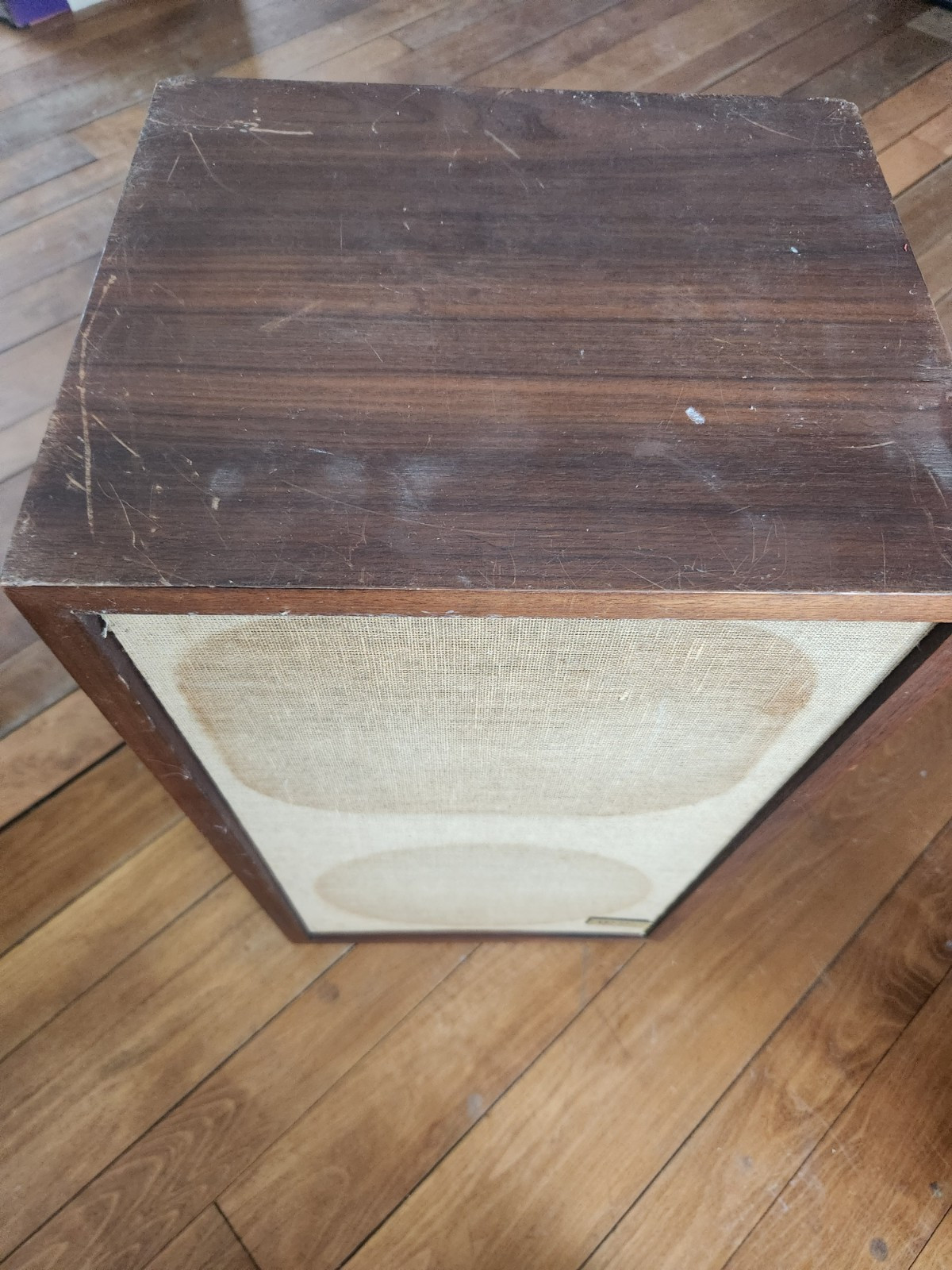 One Acoustic Research AR 2AX Speaker Read!