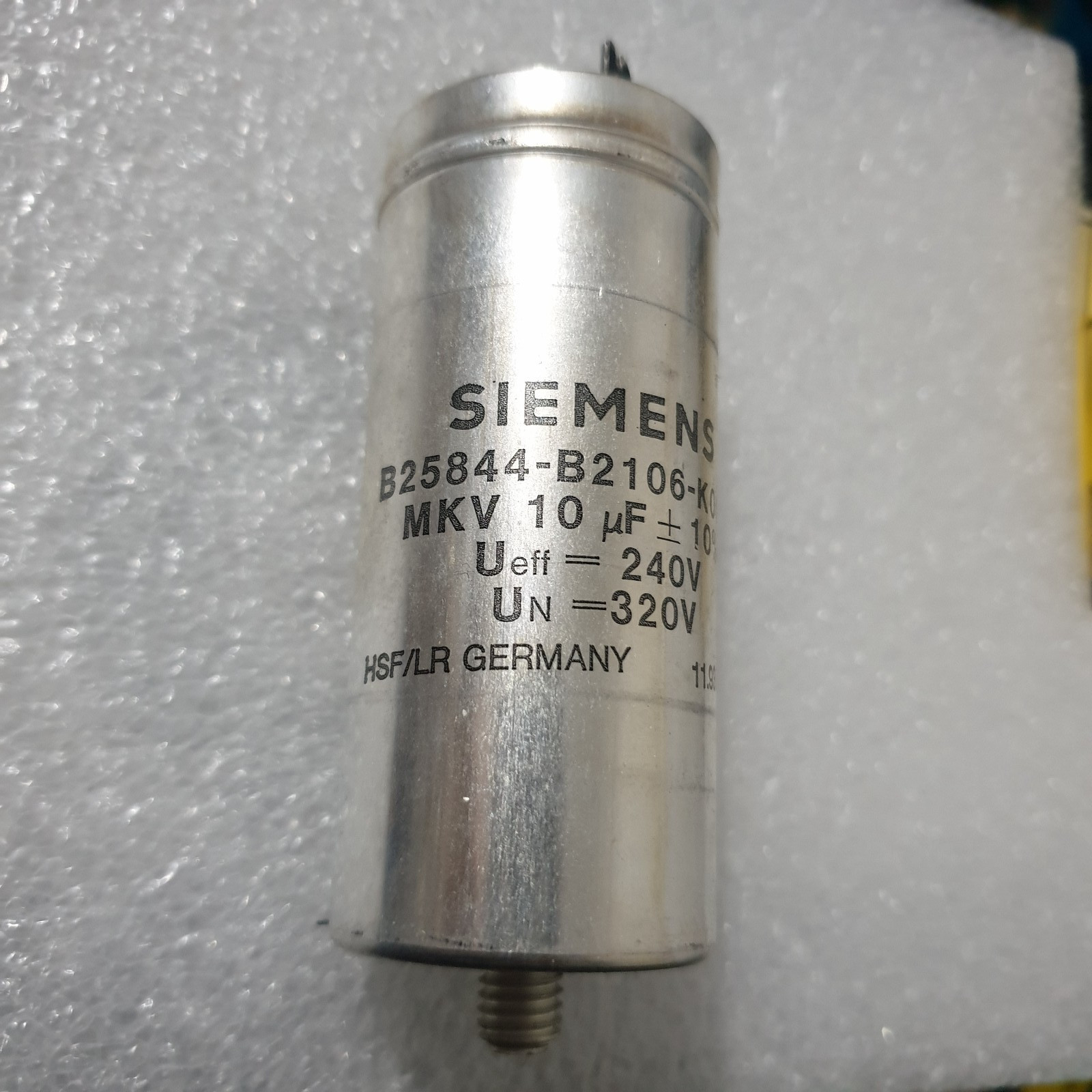 1pc NOS SIEMENS MKV 10uF 240V eff – 320V DC B25844-B2106-K001 CAP FOR AUDIO !