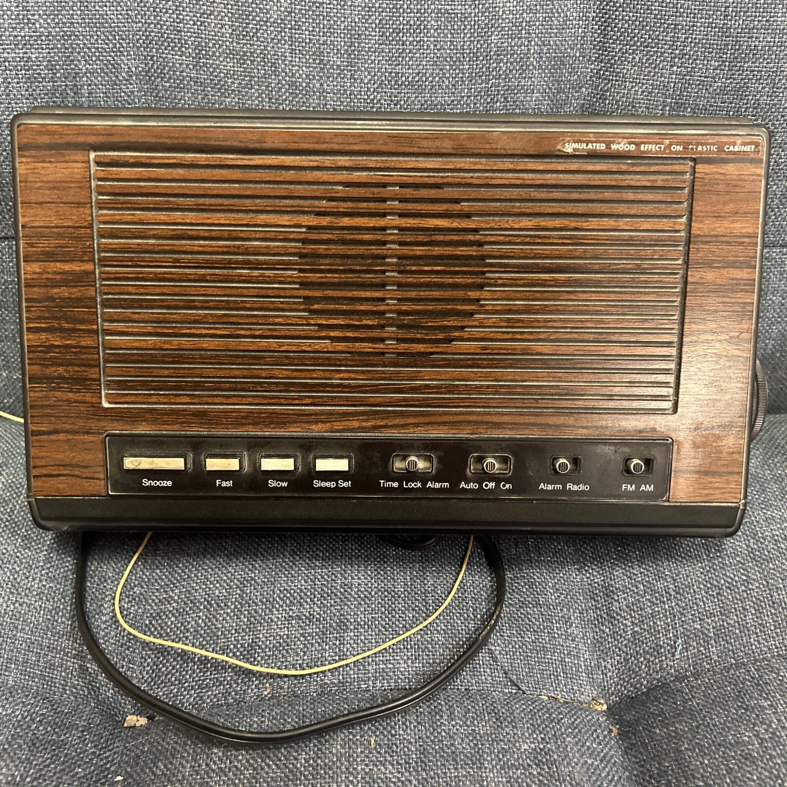 Jcpenney Vintage Wood grain Clock Radio Model Number 680–3784. Tested & Working