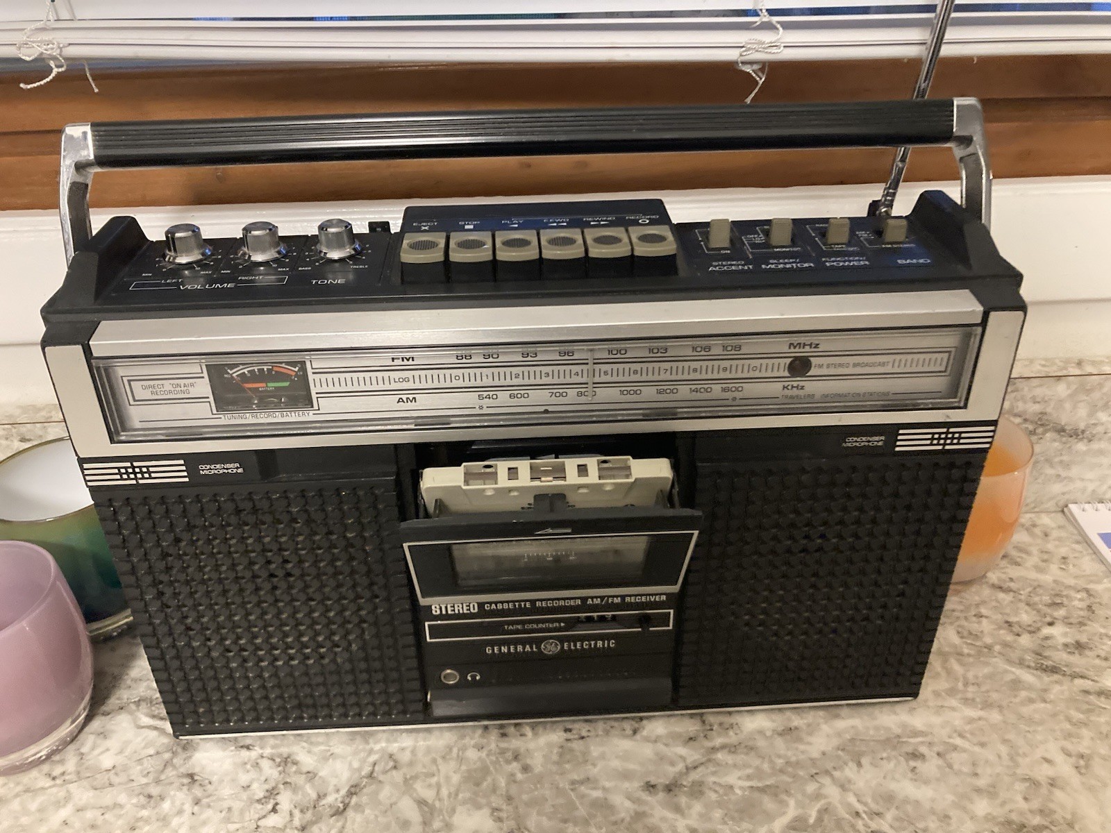 General Electric 3-5251A AM/FM Cassette Boombox – Works Great Read
