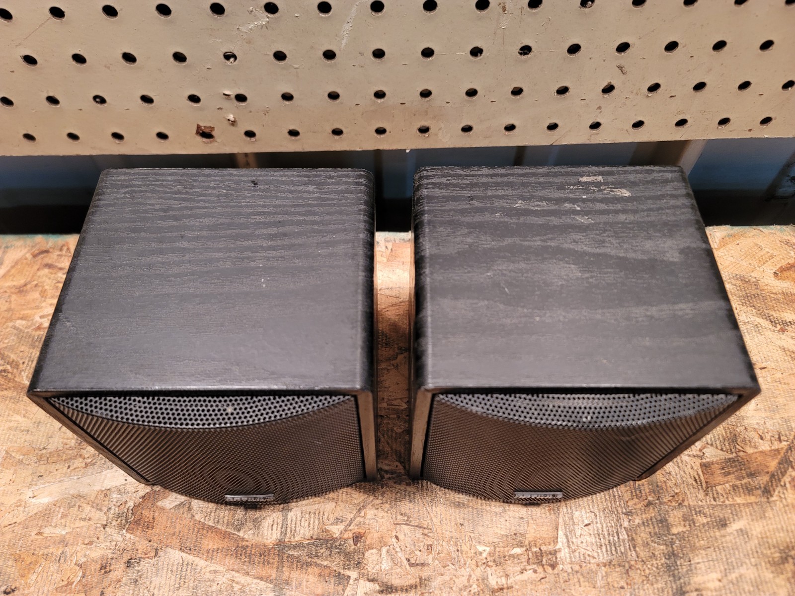 Optimus XTS 40 Speakers Cat. No. 40-1991 – Tested and Working Pair See Photos