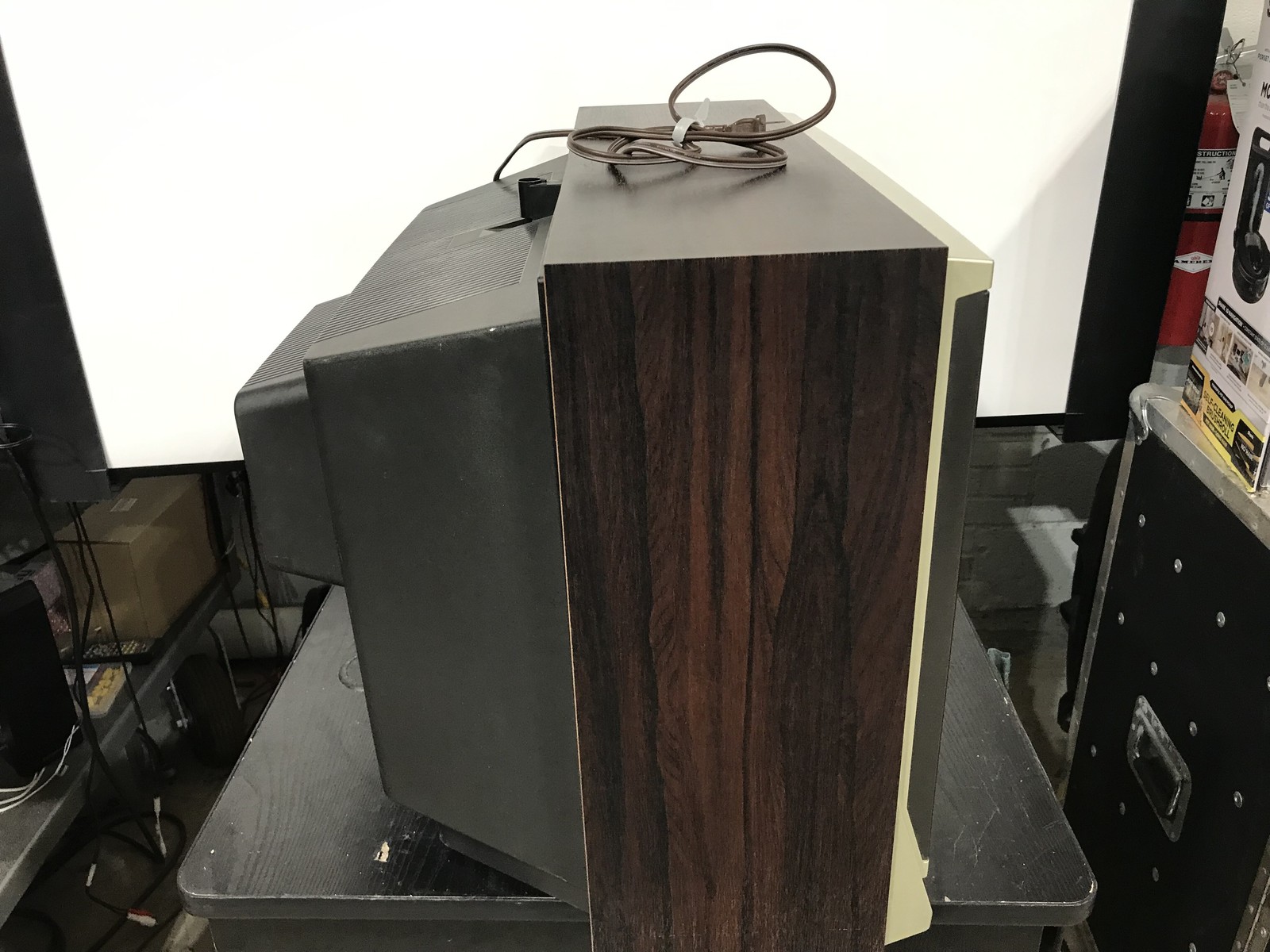 Sony KV-1976R Trinitron Vintage Television CRTV for Retro Gaming – No Remote