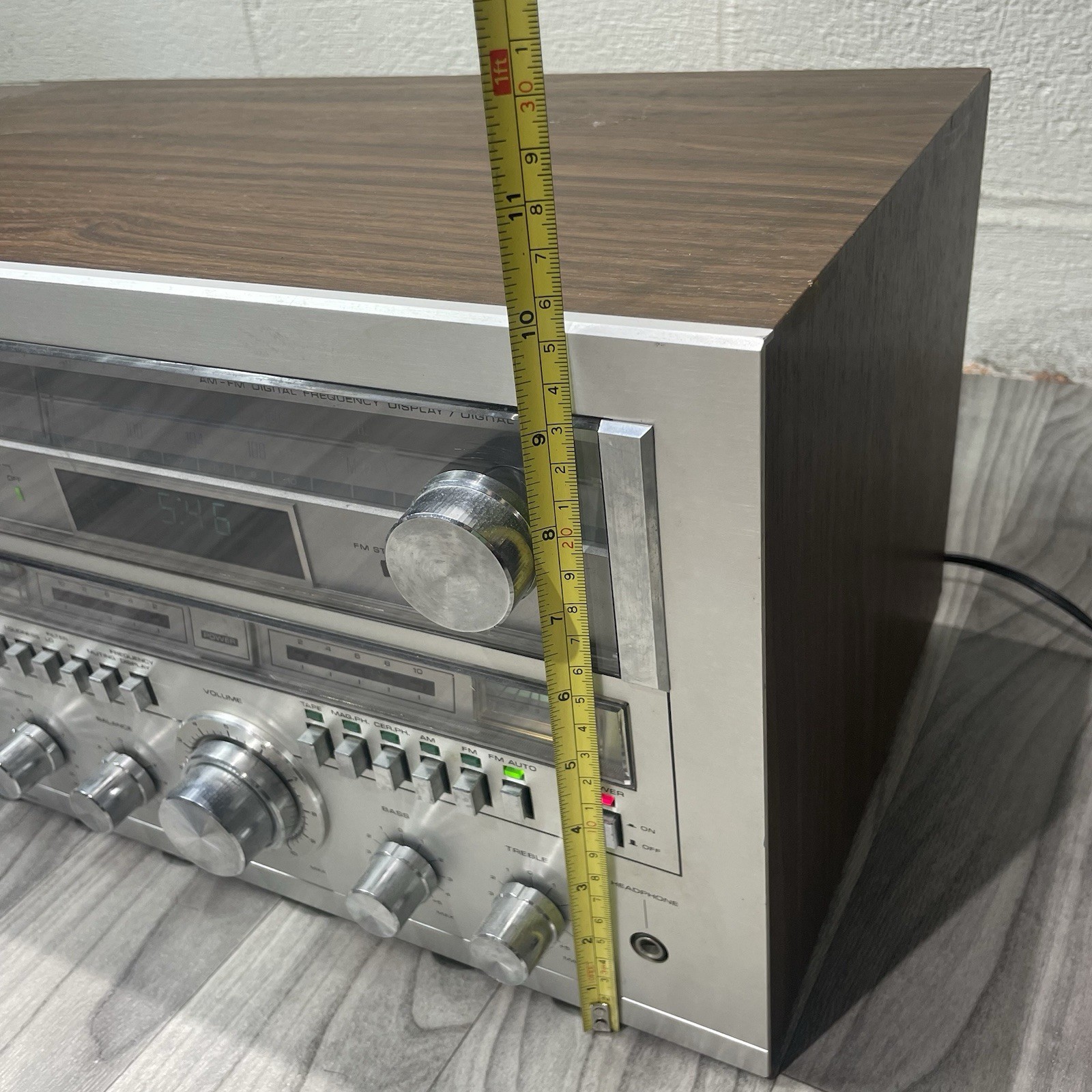 Soundesign PLL 5988 AM/FM Stereo Receiver Cassette & 8-Track & Record Player