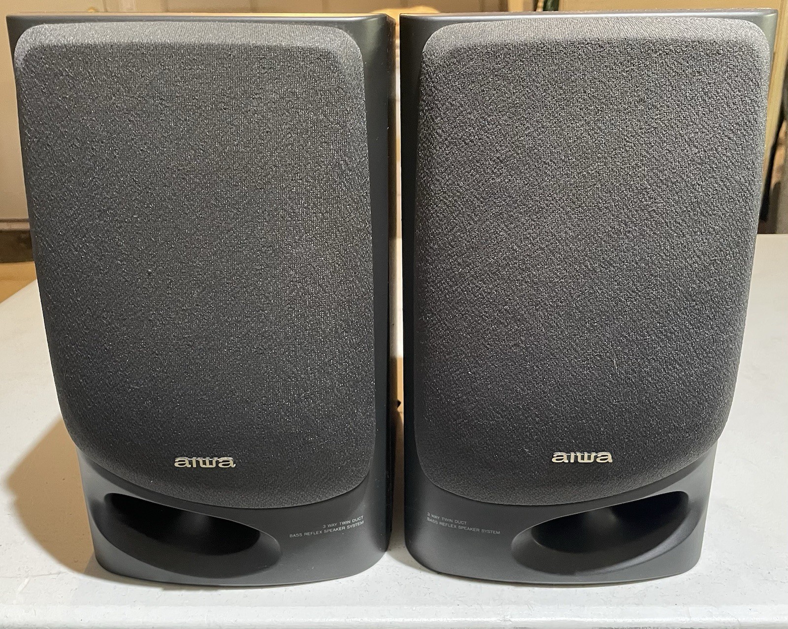 Vintage AIWA Bookshelf Speakers SX-N5200 50 Watts 6 Ohms 3 Way Bass Reflex 1990s