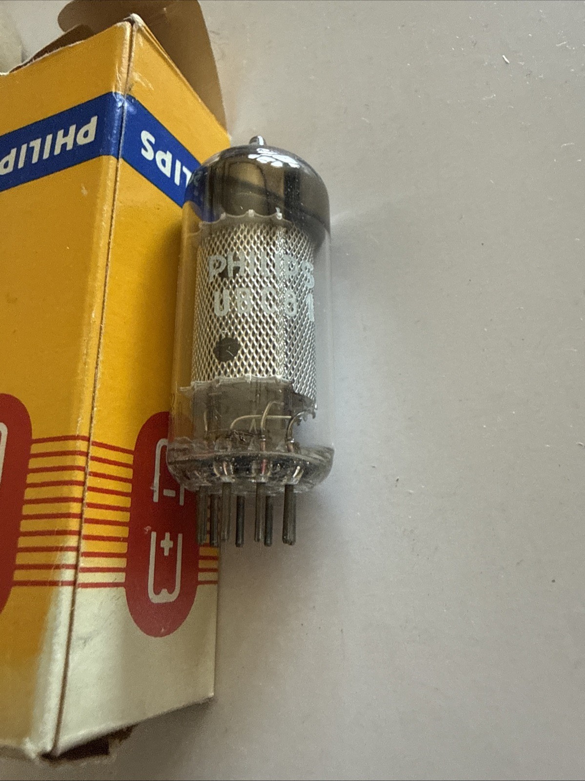 UBC81 PHILIPS NOS VALVE/TUBE Tu19