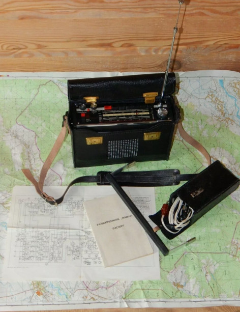 USSR Soviet Russian VINTAGE Military Transistor Radio Receiver Mayak-2 FULL KIT