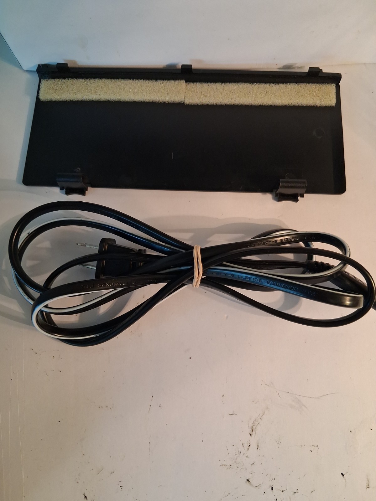 Vintage Radio Shack Am/Fm/TV1/TV2 Multiband Portable Radio W/AC Cord # 12-887