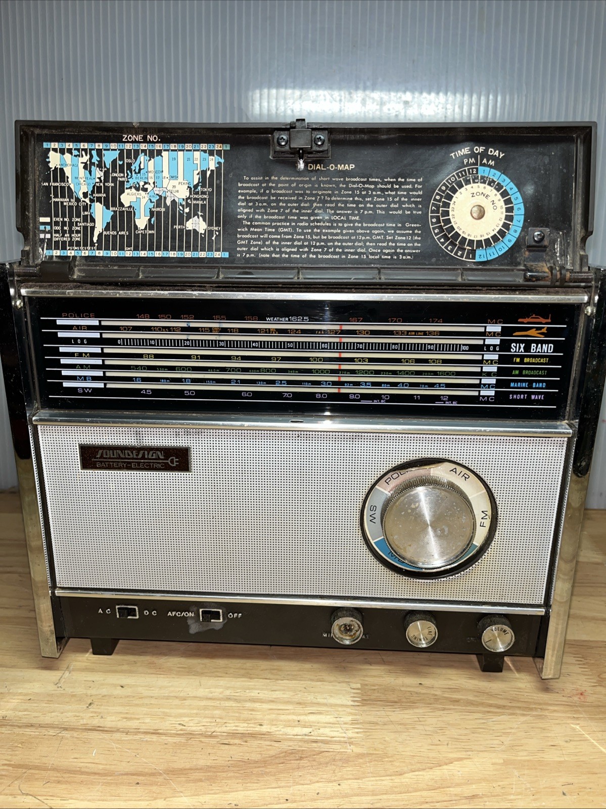 Vintage Soundesign Six Band Radio Model 2660B – Works But No Antenna