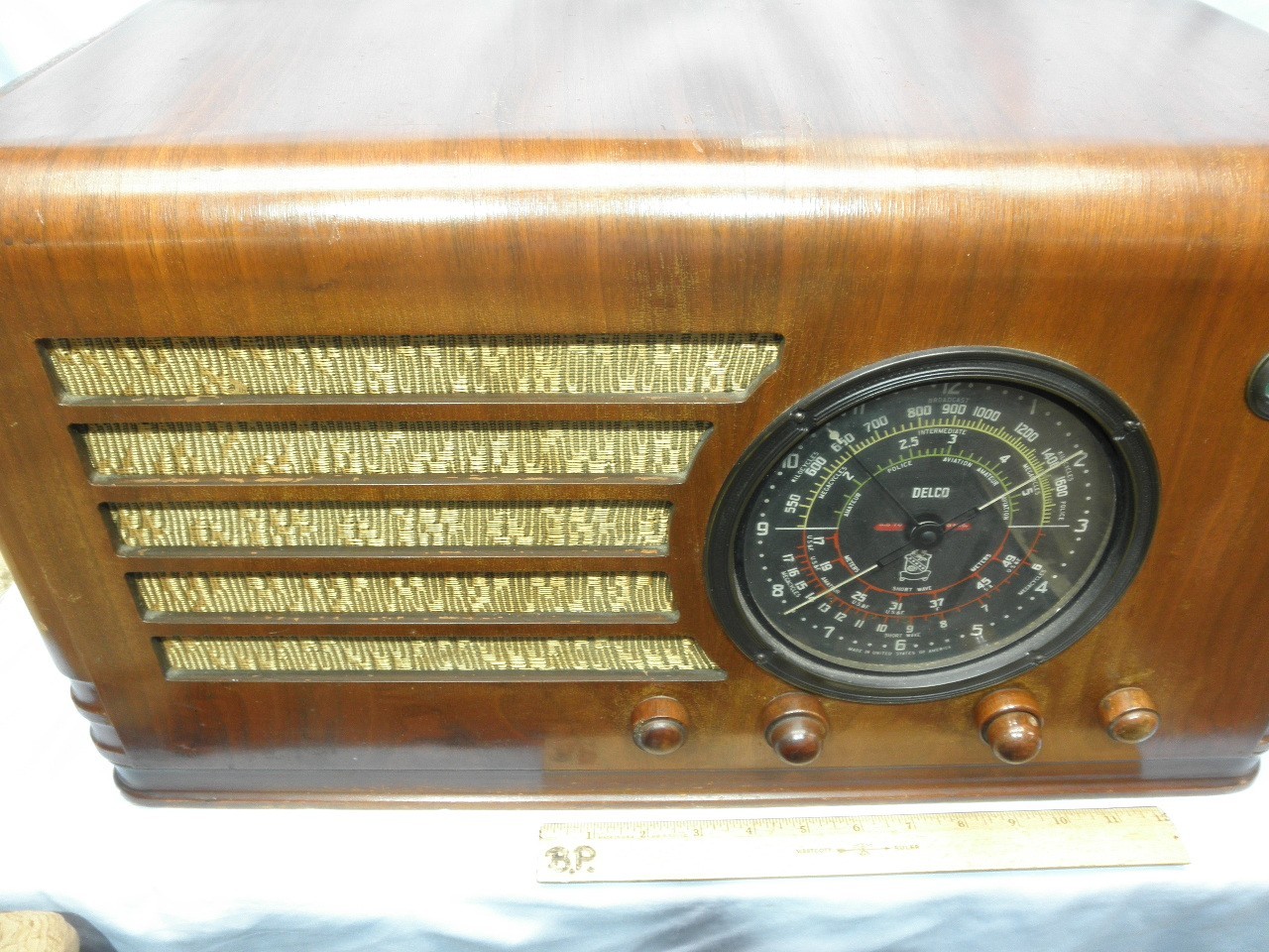 UNIQUE, UNKNOWN 1937 DELCO RU-1142 CONSOLE in a TABLETOP 8 TUBE RADIO-SERVICED