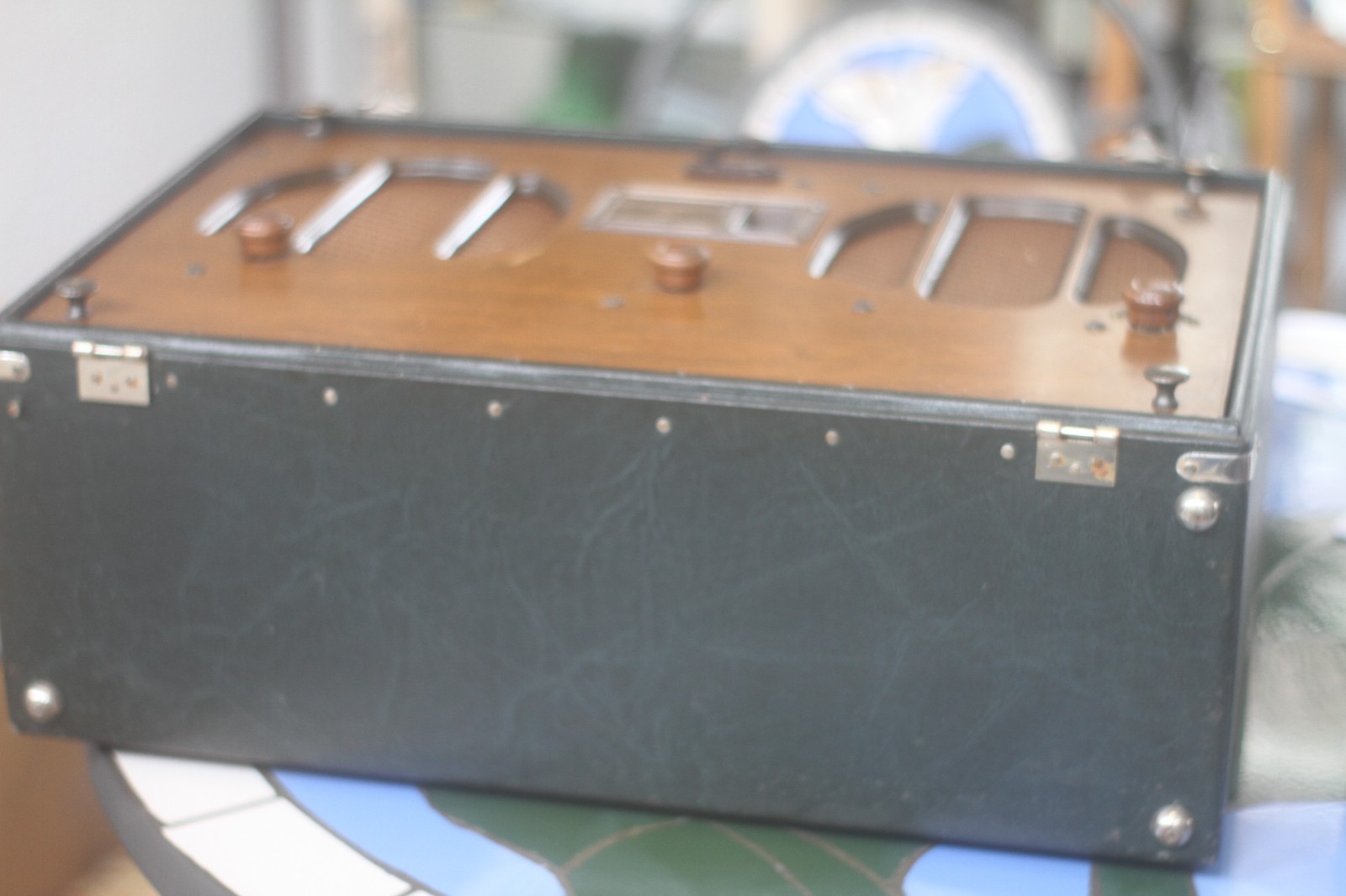 Vintage 1932 General Electric A-81 Portable Radio with tubes, missing cover.