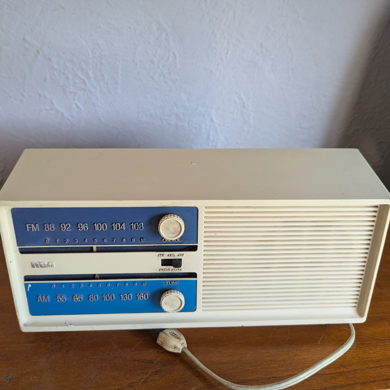 RCA RZC225Y Radio Snow Blue Vintage Solid State AFC AM FM Works