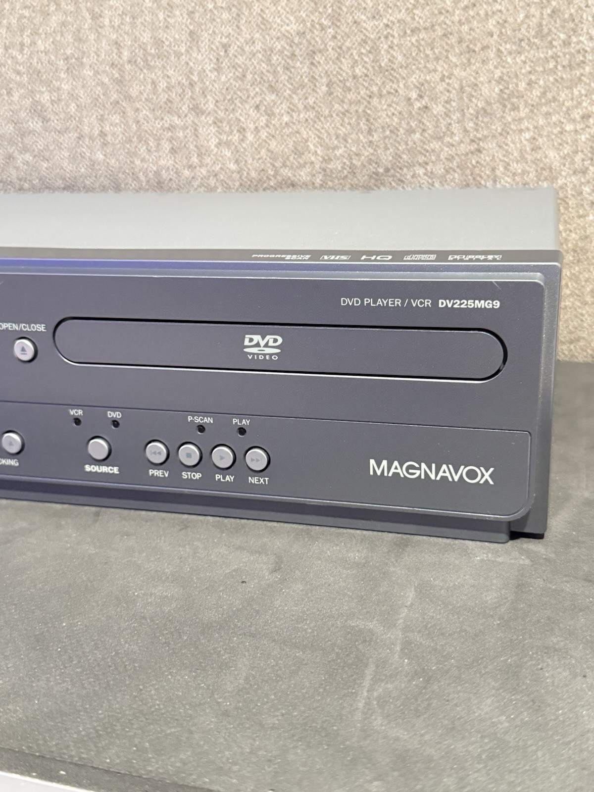 Magnavox DV225MG9 DVD VCR Combo Player VHS Recorder Tested/Working Has Remote