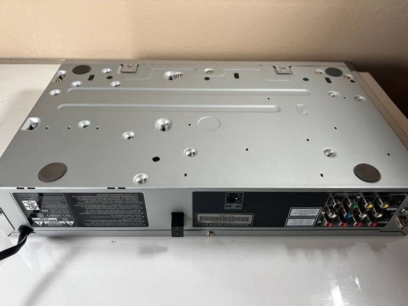 GO VIDEO DV2140 4 HEAD HI FI VHS VCR / DVD PLAYER – FOR PARTS OR REPAIR