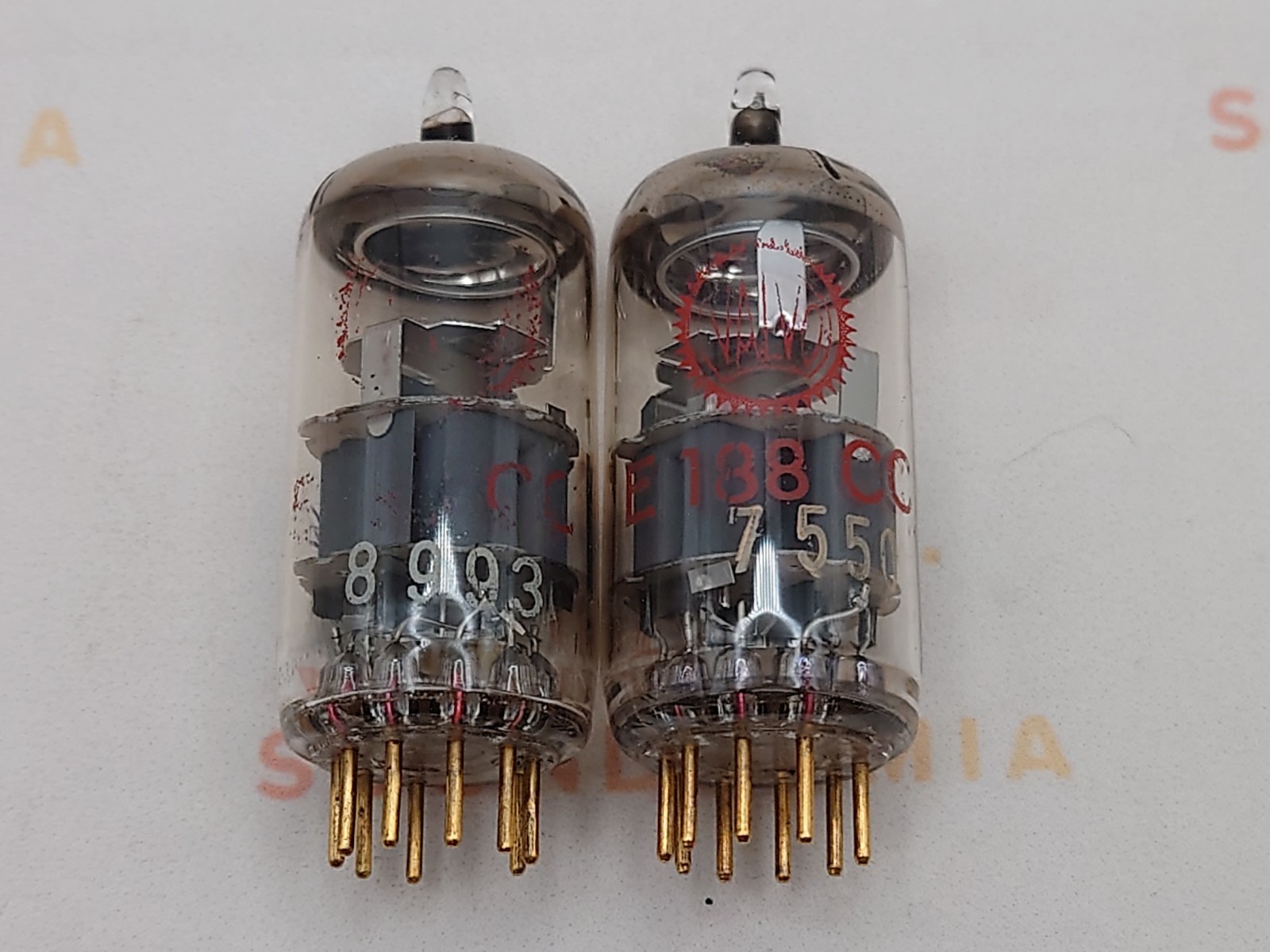 2x Valvo Heerlen E188CC O-getter – Heerlen 1965 – NOS