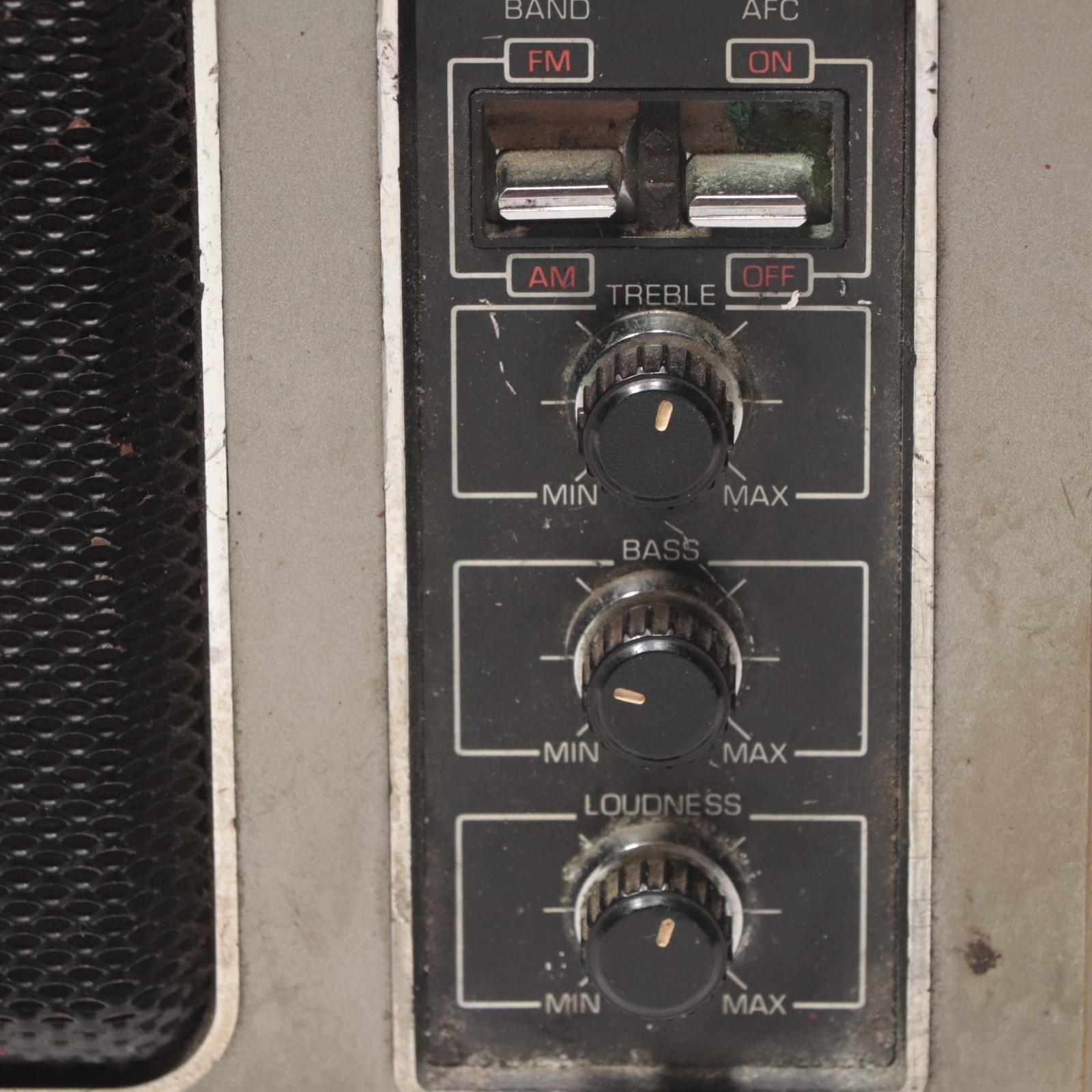 General Electric AM/FM Radio Long Range GE Model 7-2880B Poor Condition Working