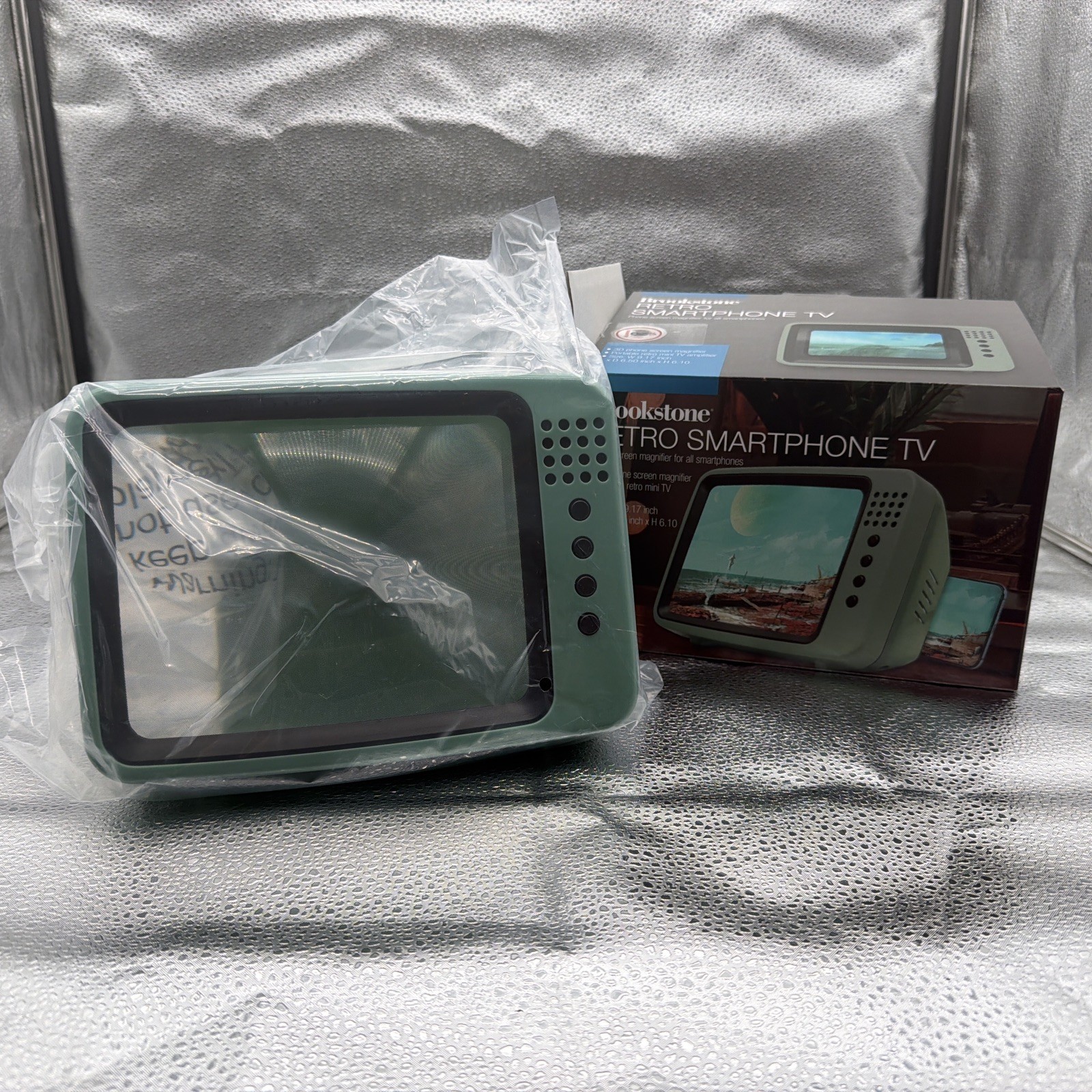 Brookstone Retro Smartphone TV Universal Phone Screen Magnifier NOB 9x6x6.5”