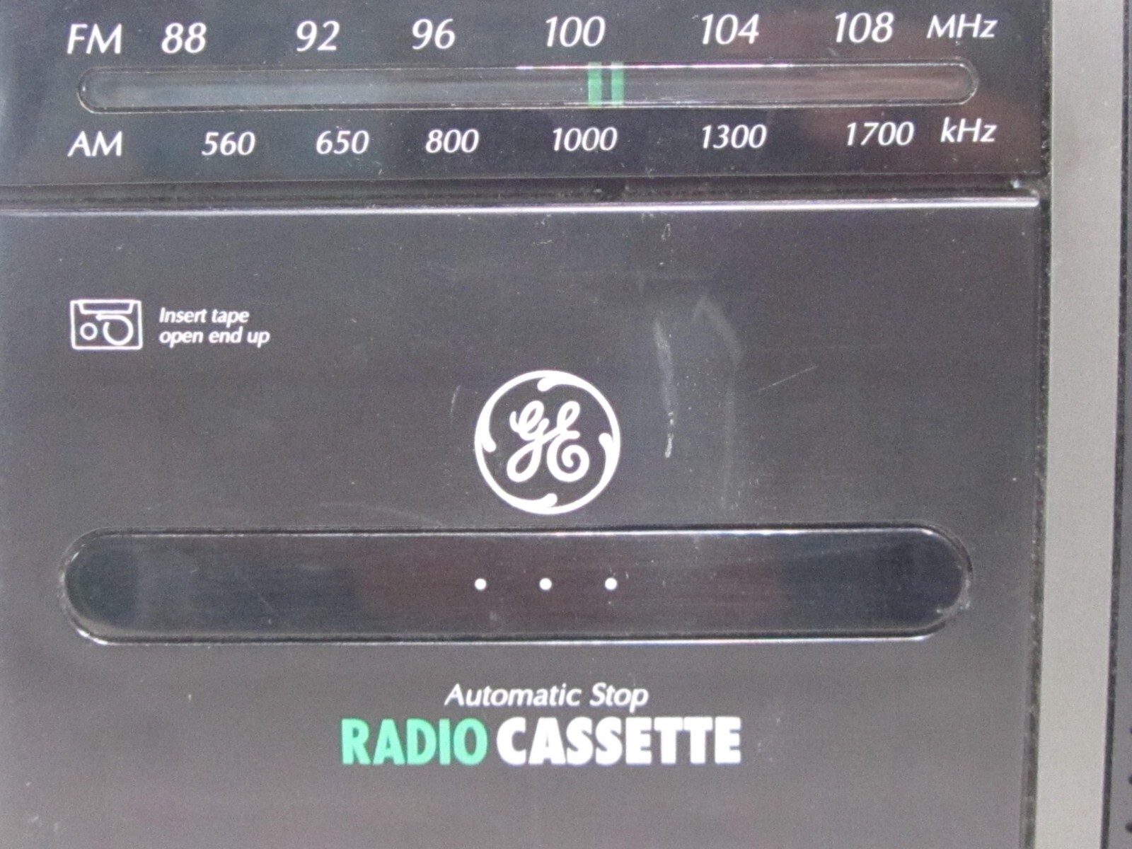 GE AUTOMATIC STOP AM/FM RADIO CASSETTE MODEL NO. 3-5264A. WORKS!
