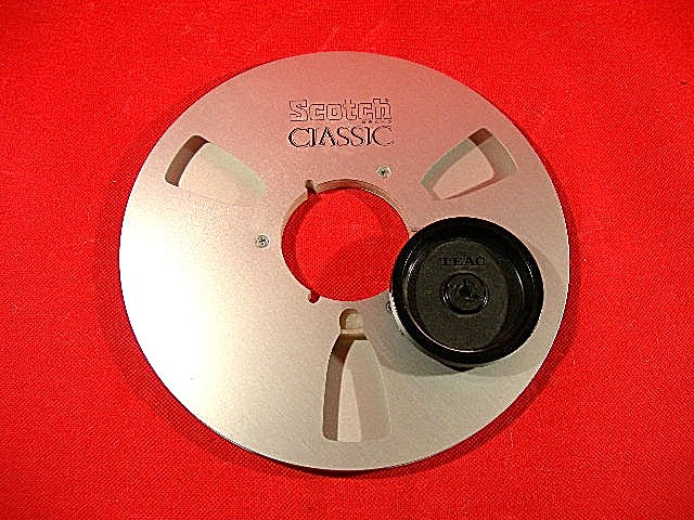TWO BRAND NEW (MINT) 10.5″ REEL TO REEL TAPE DECK HUB ADAPTER SPACER DISCS