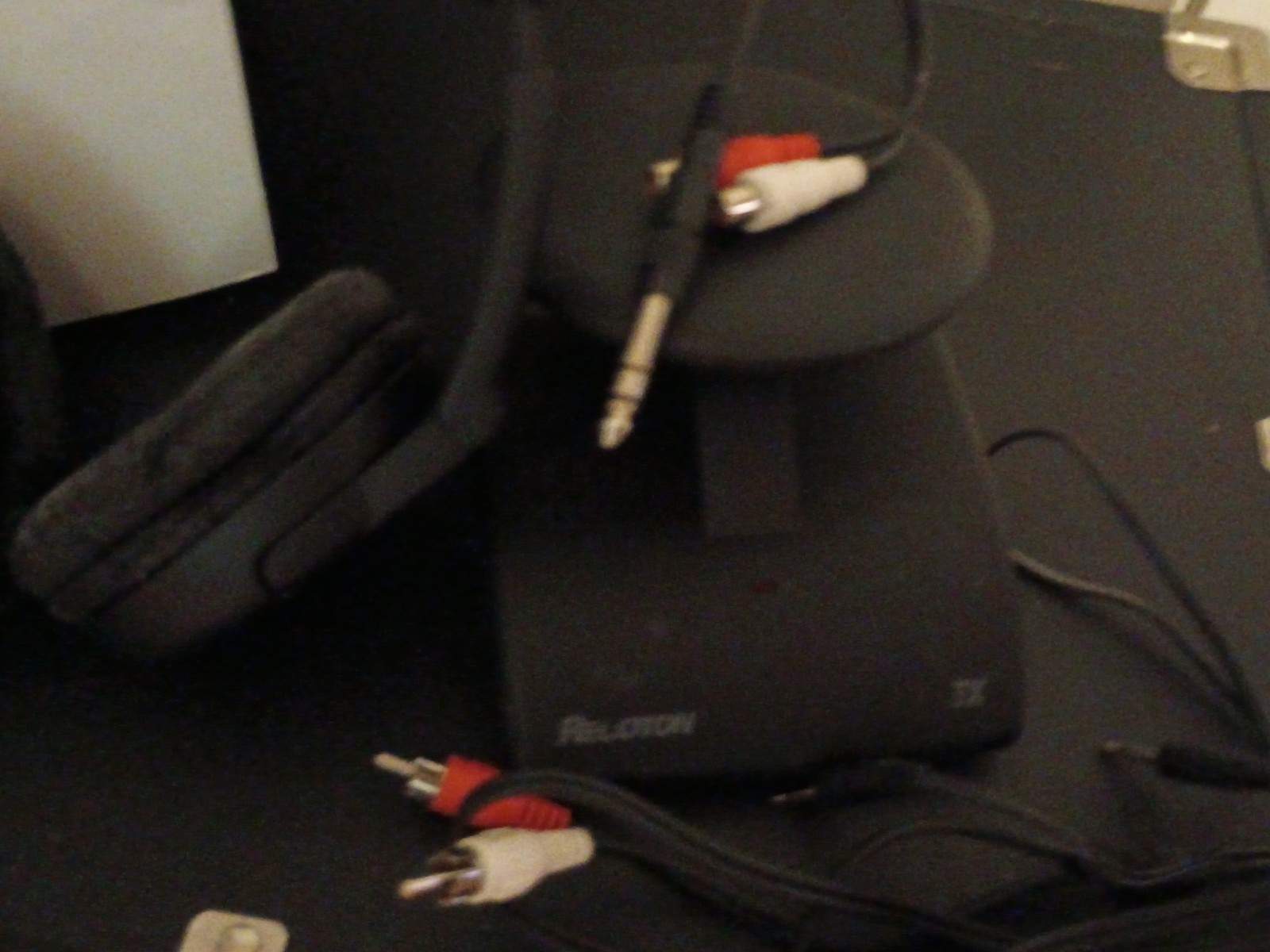 Vintage 90s Recoton W500 Wireless Stereo Headphones W/ Charging Base & Box VTG