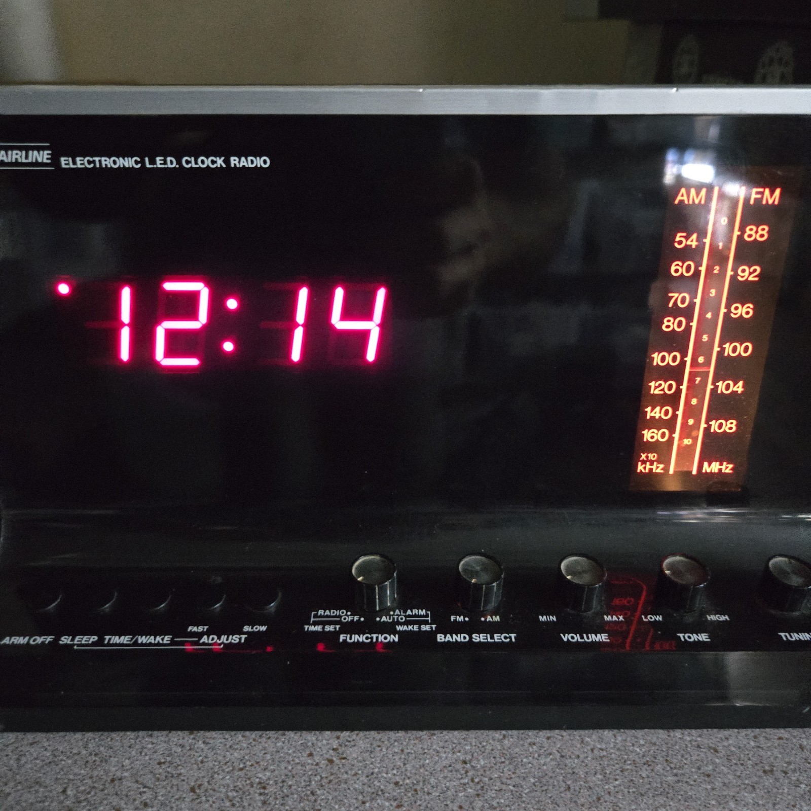Vintage 1970s Montgomery Ward Airline AM/FM Alarm Clock Radio Model GEN-1959A