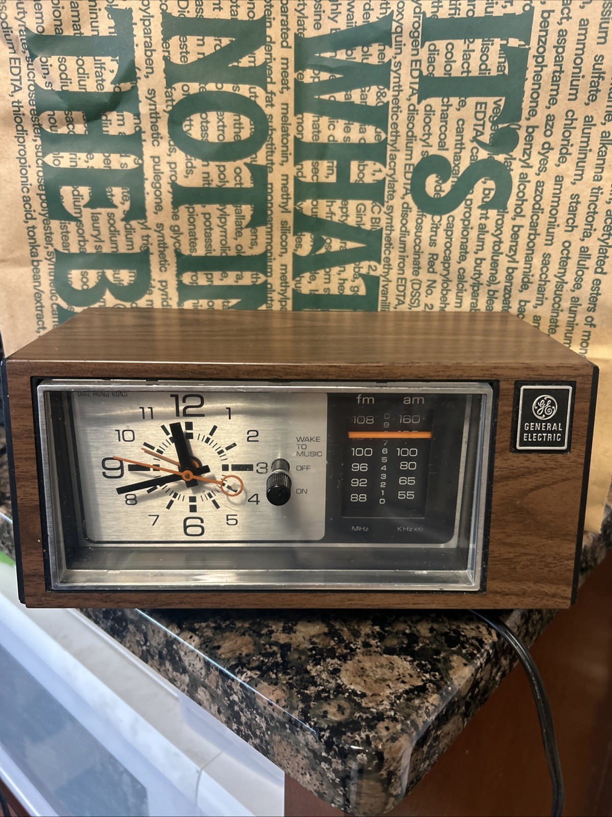 General Electric AM/FM Alarm Clock Radio (Model No. 7-4550C) WORKS