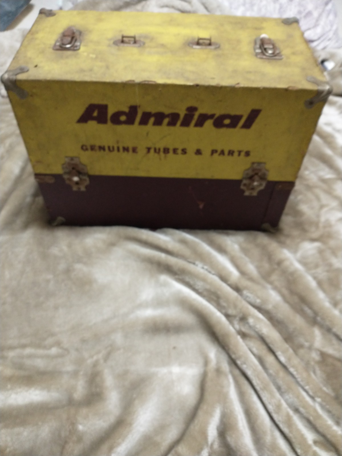 Amp-Radio Tubes- Traveling Sales Man Case. Over 140 In Case. Variety Sizes