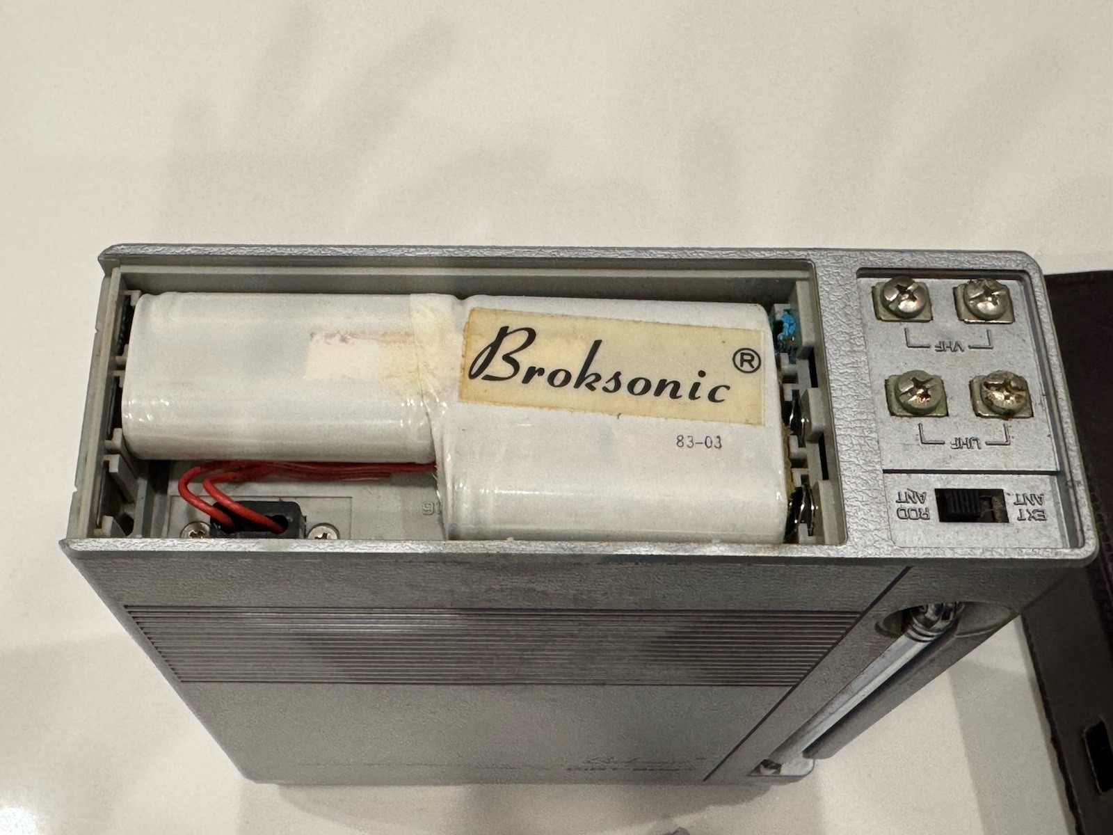 Mint Vintage Broksonic CIRT-2097T Portable TV & Radio VHF/UHF with Case