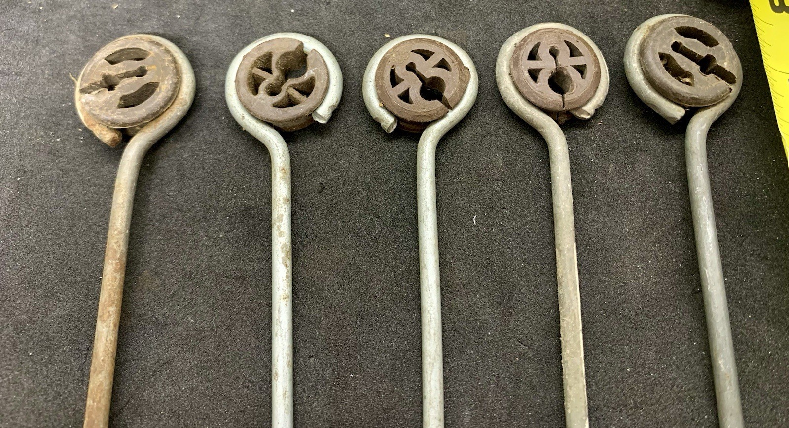 Lot of 5 – Vintage Audiotex TV Antenna 7 1/2″ Screw Type Wire Holder Standoffs