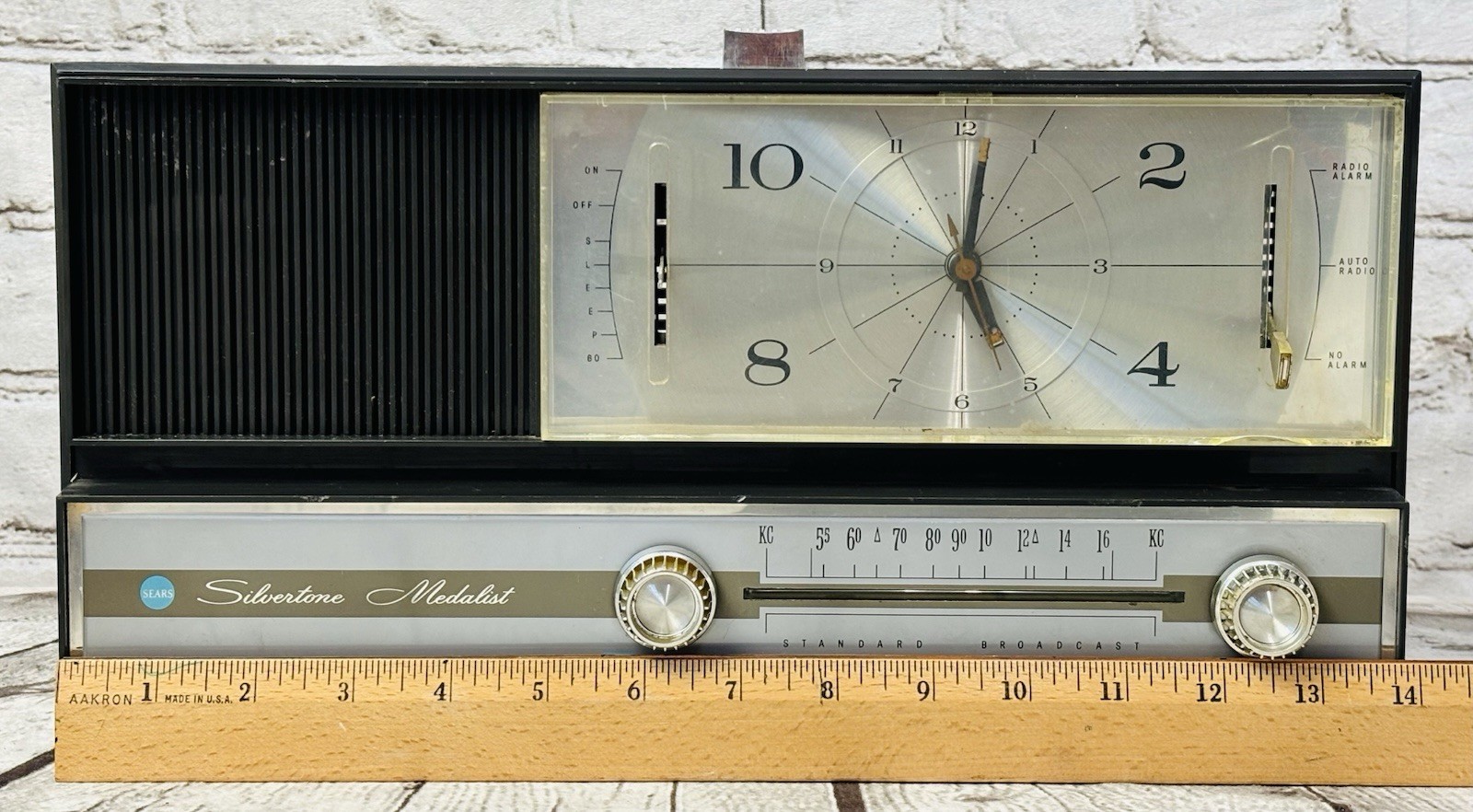 Sears Silvertone Medalist AM Tube Radio Model 3041 – READ