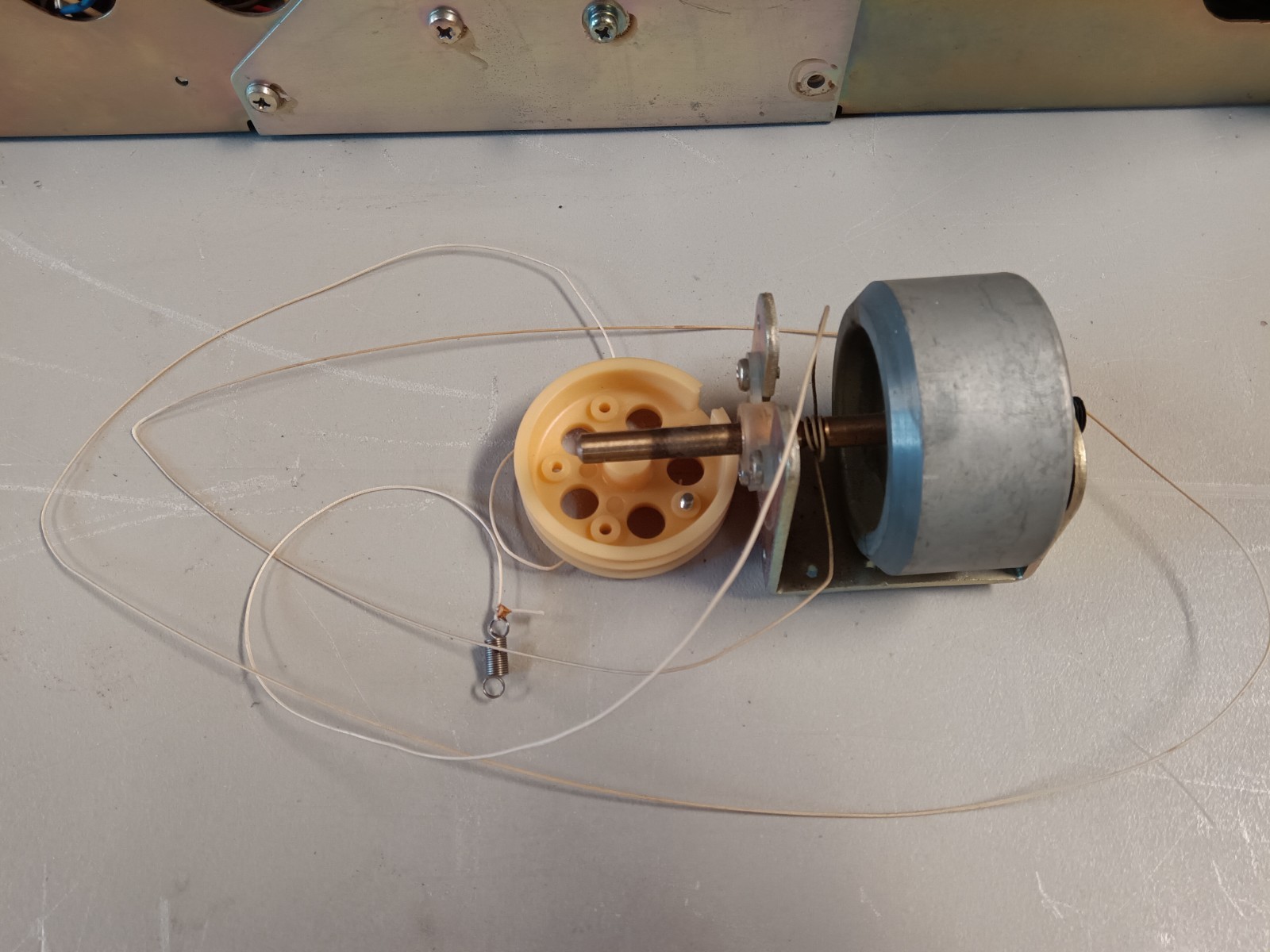 SANSUI QRX-6001- tuner control shaft flywheel assembly With Dial String