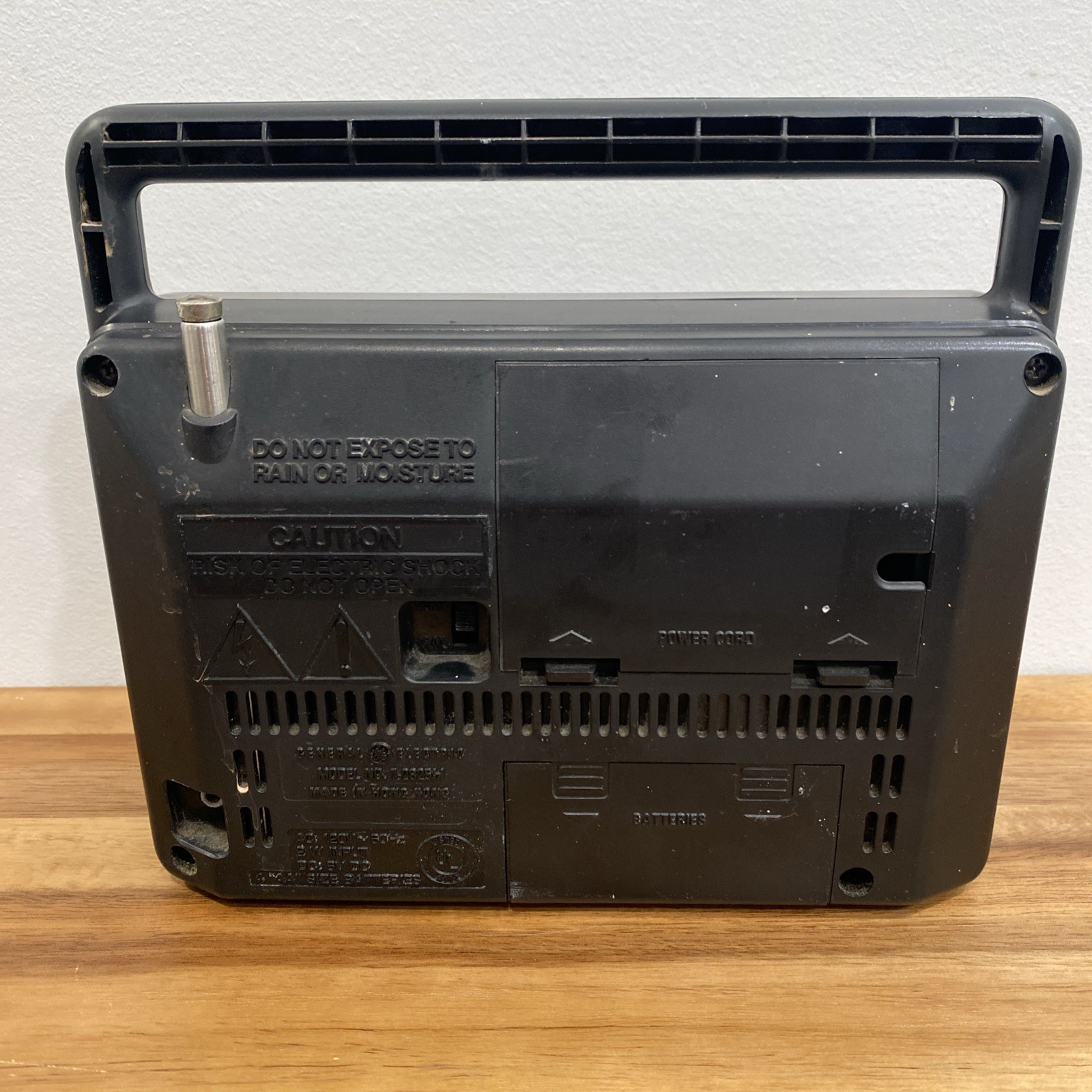 -Parts-GE Vtg General Electric AM/FM Portable Radio Model 7-2825H Battery/Cord