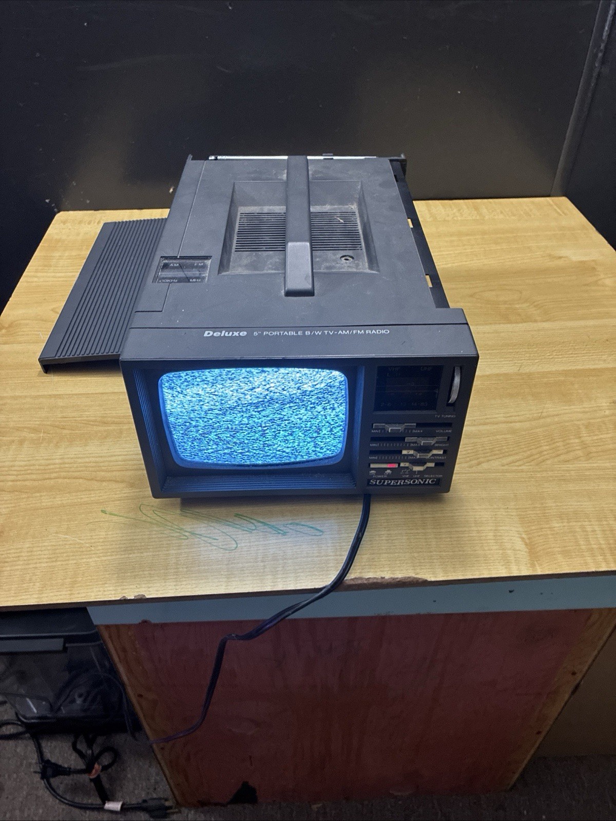 Vintage Mustang Deluxe TV-5000 Portable 5” Black & White TV AM/FM Radio