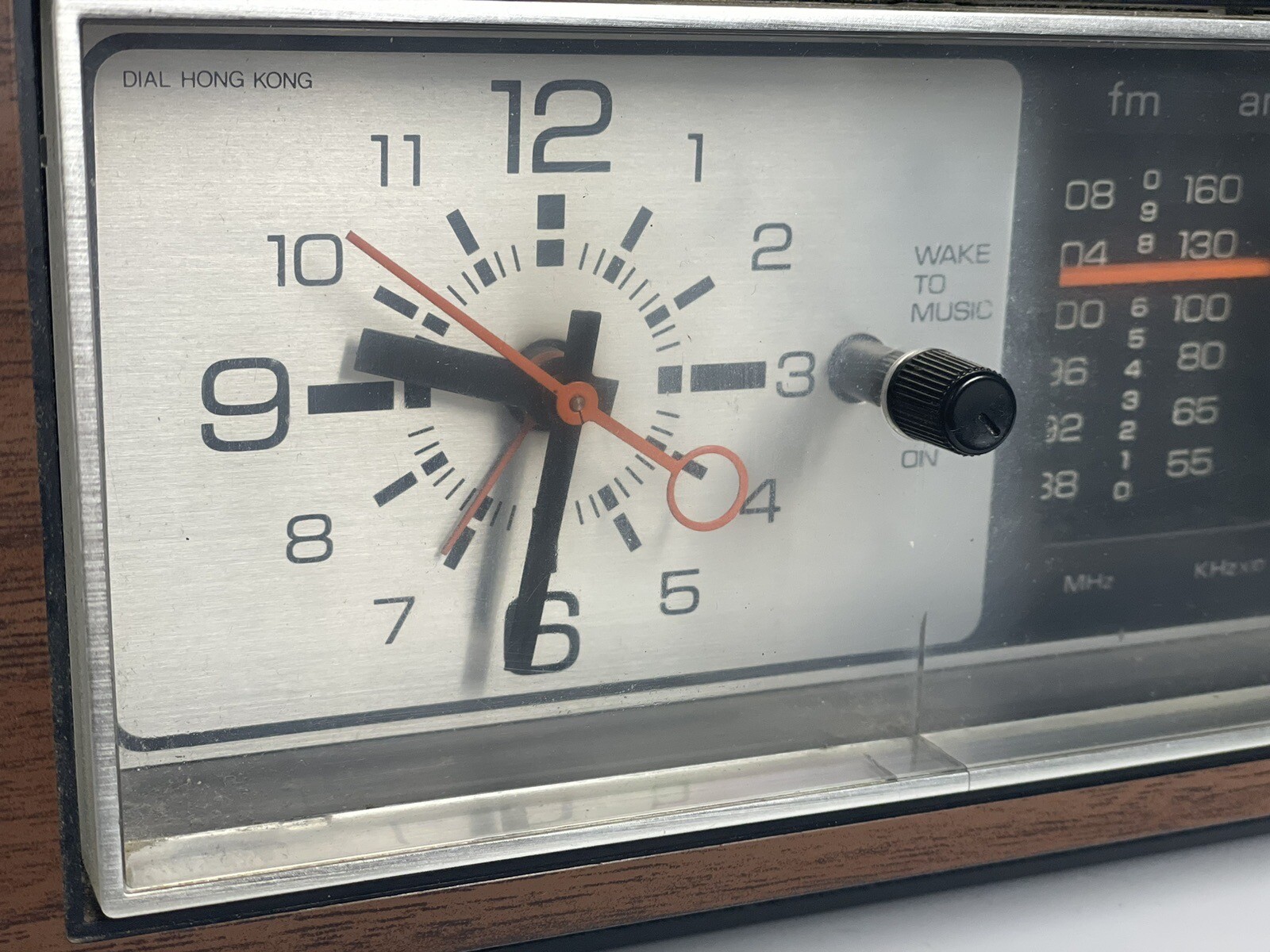 Vintage General Electric GE 7-4550C Walnut Grain Polystyrene Clock Radio Tested