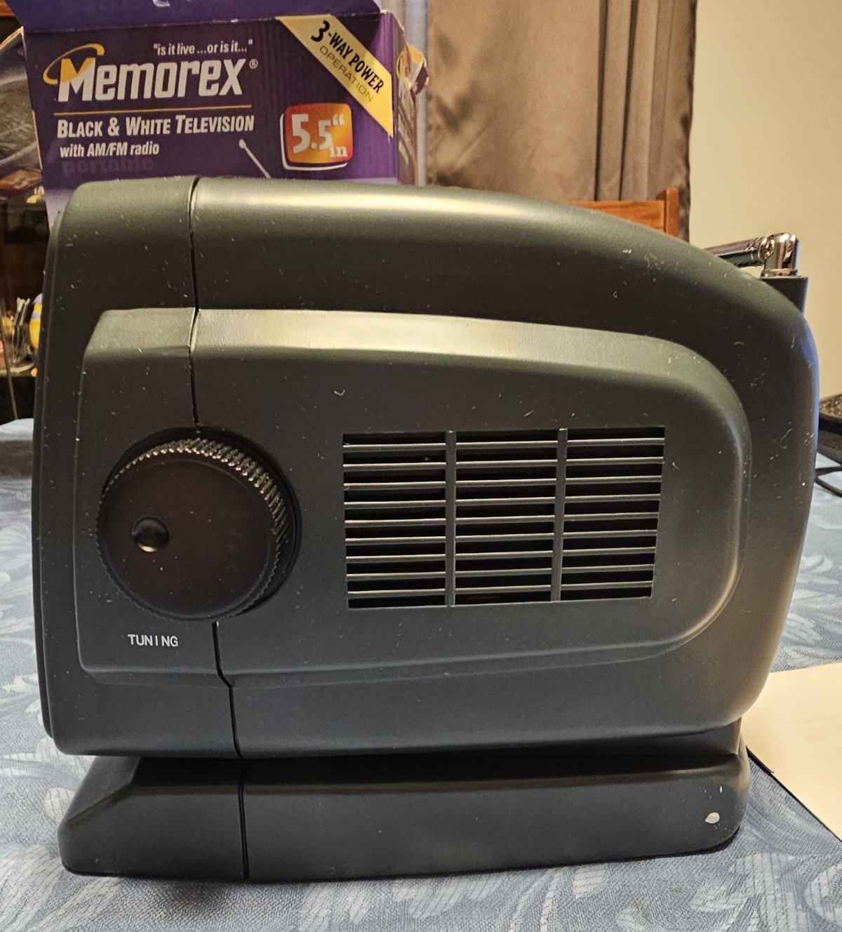 MEMOREX 5.5″ BLACK & WHITE PORTABLE TELEVISION WITH AM/FM RADIO MT0500 TESTED
